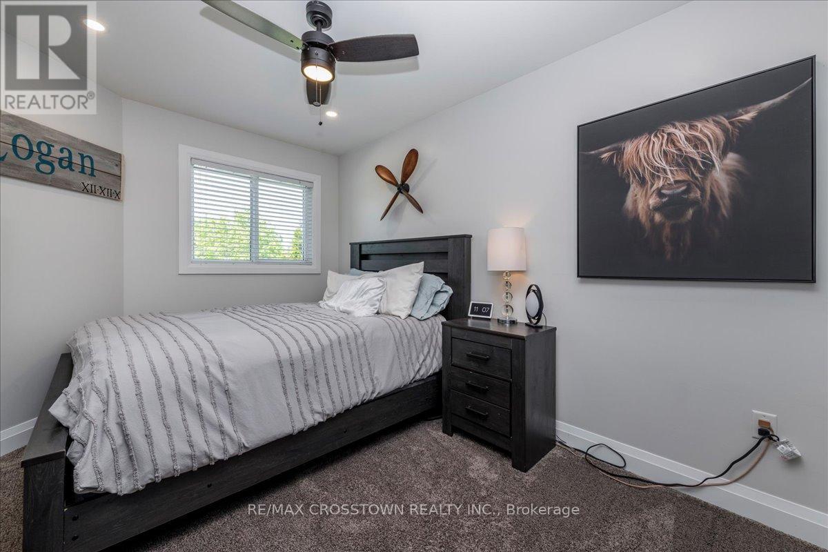 92 Golden Meadow Road, Barrie, ON - Indoor Photo Showing Bedroom