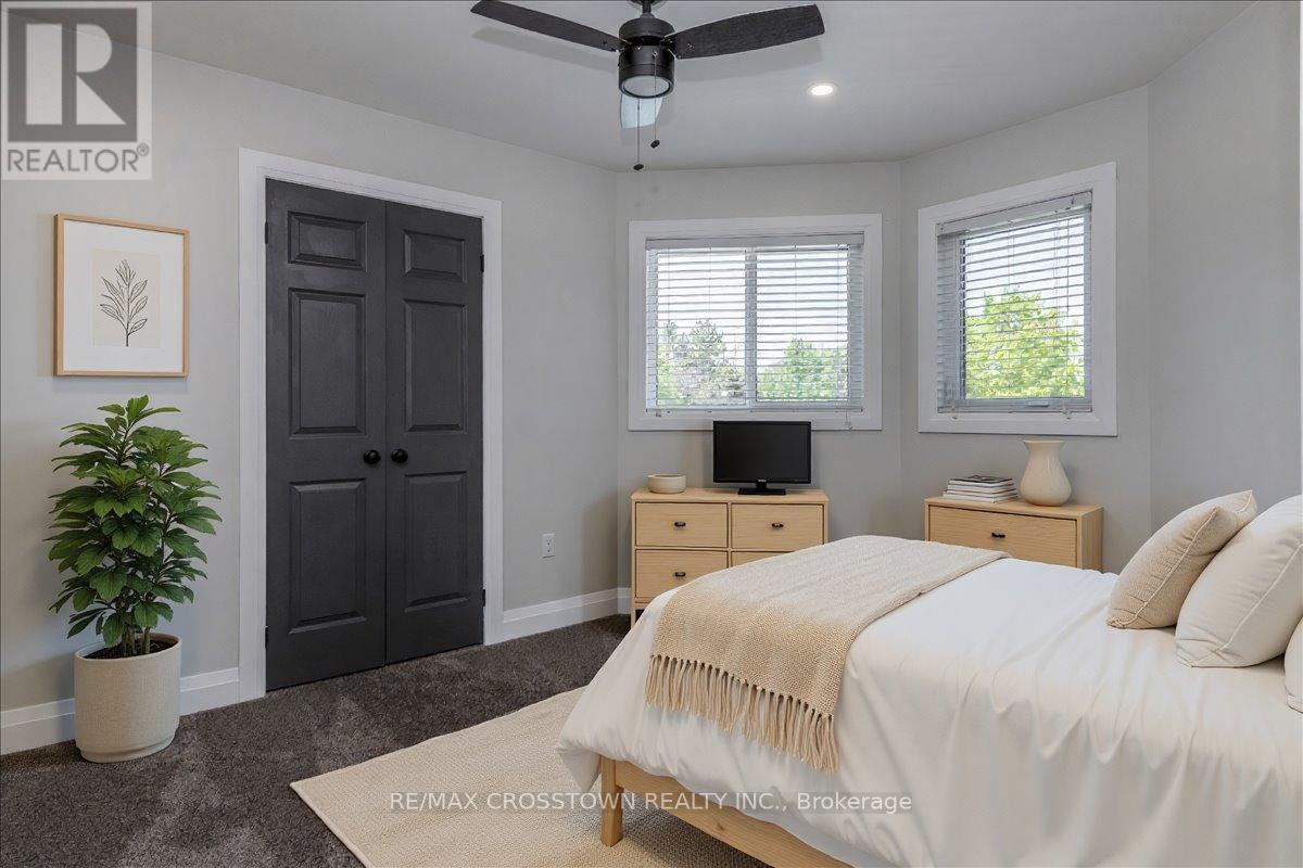 92 Golden Meadow Road, Barrie, ON - Indoor Photo Showing Bedroom