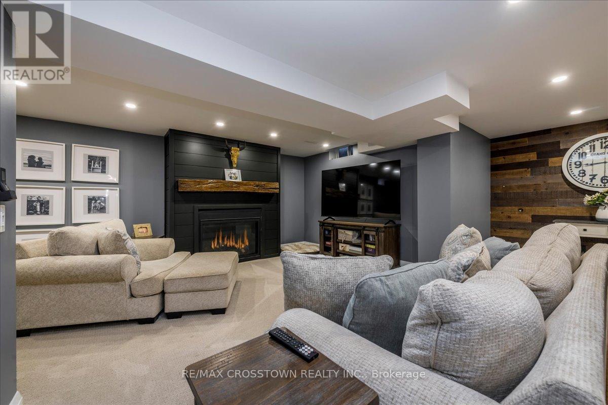 92 Golden Meadow Road, Barrie, ON - Indoor With Fireplace