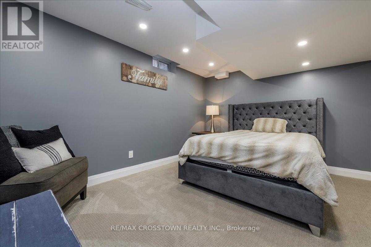 92 Golden Meadow Road, Barrie, ON - Indoor