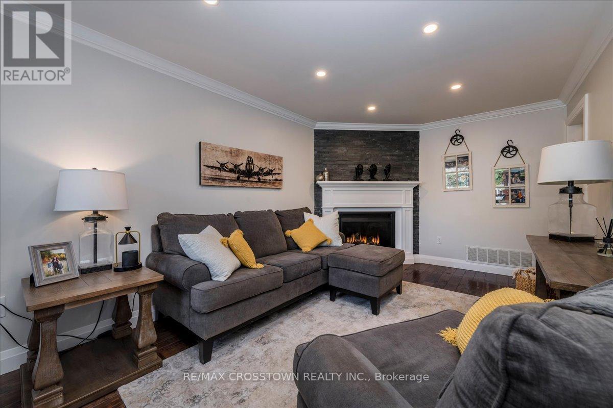 92 Golden Meadow Road, Barrie, ON - Indoor Photo Showing Living Room With Fireplace