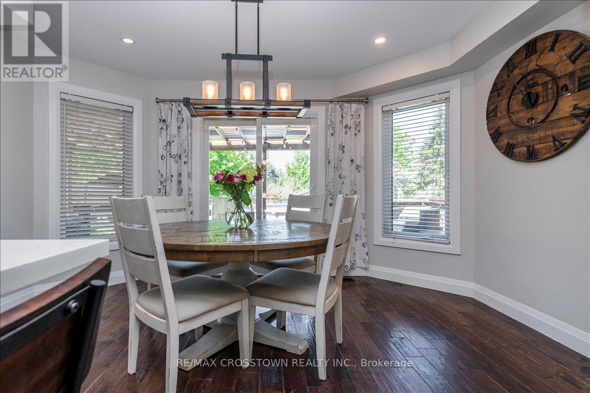 92 Golden Meadow Road, Barrie, ON - Indoor Photo Showing Dining Room
