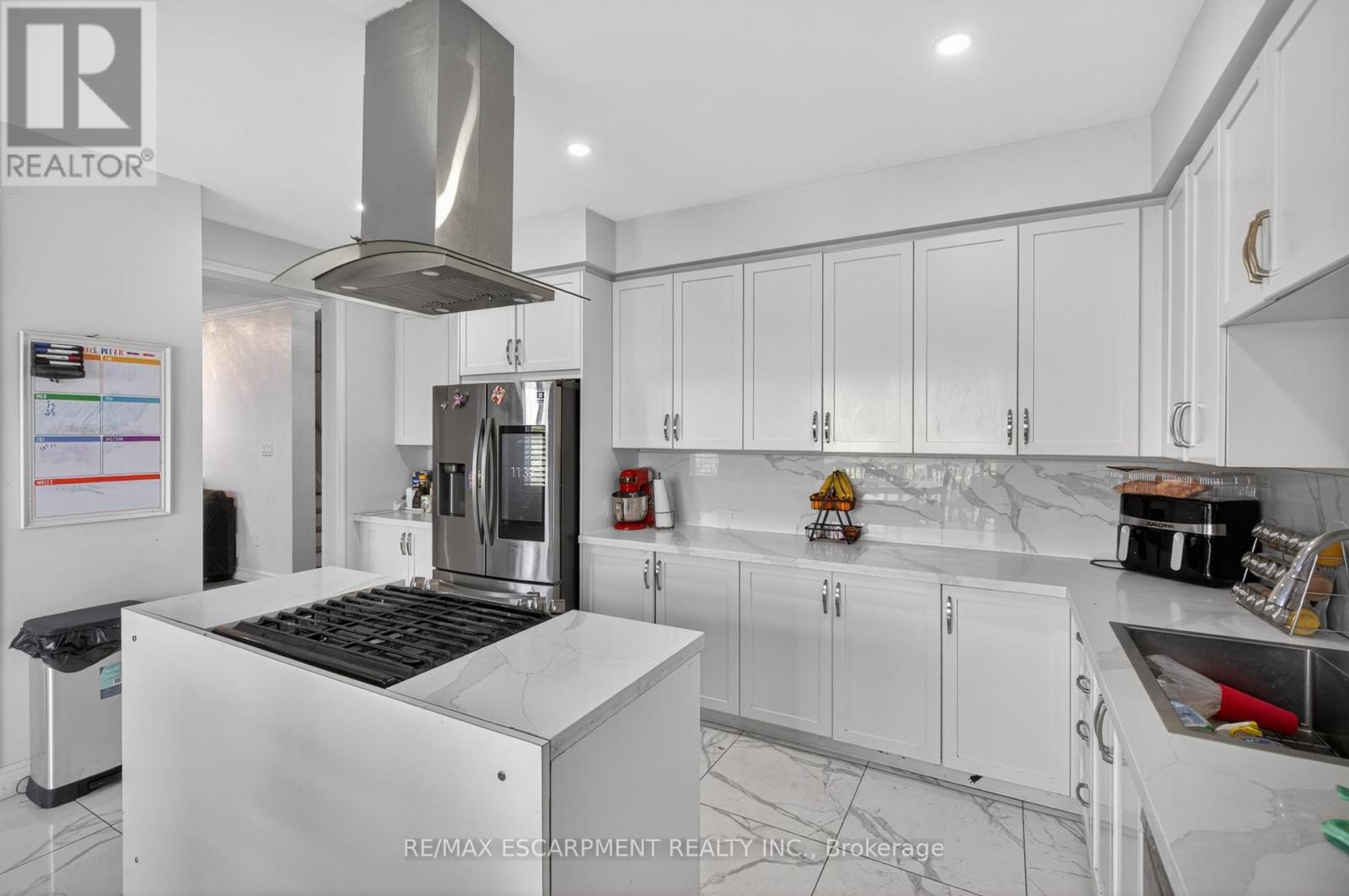 9 Fleming Crescent, Haldimand, ON - Indoor Photo Showing Kitchen
