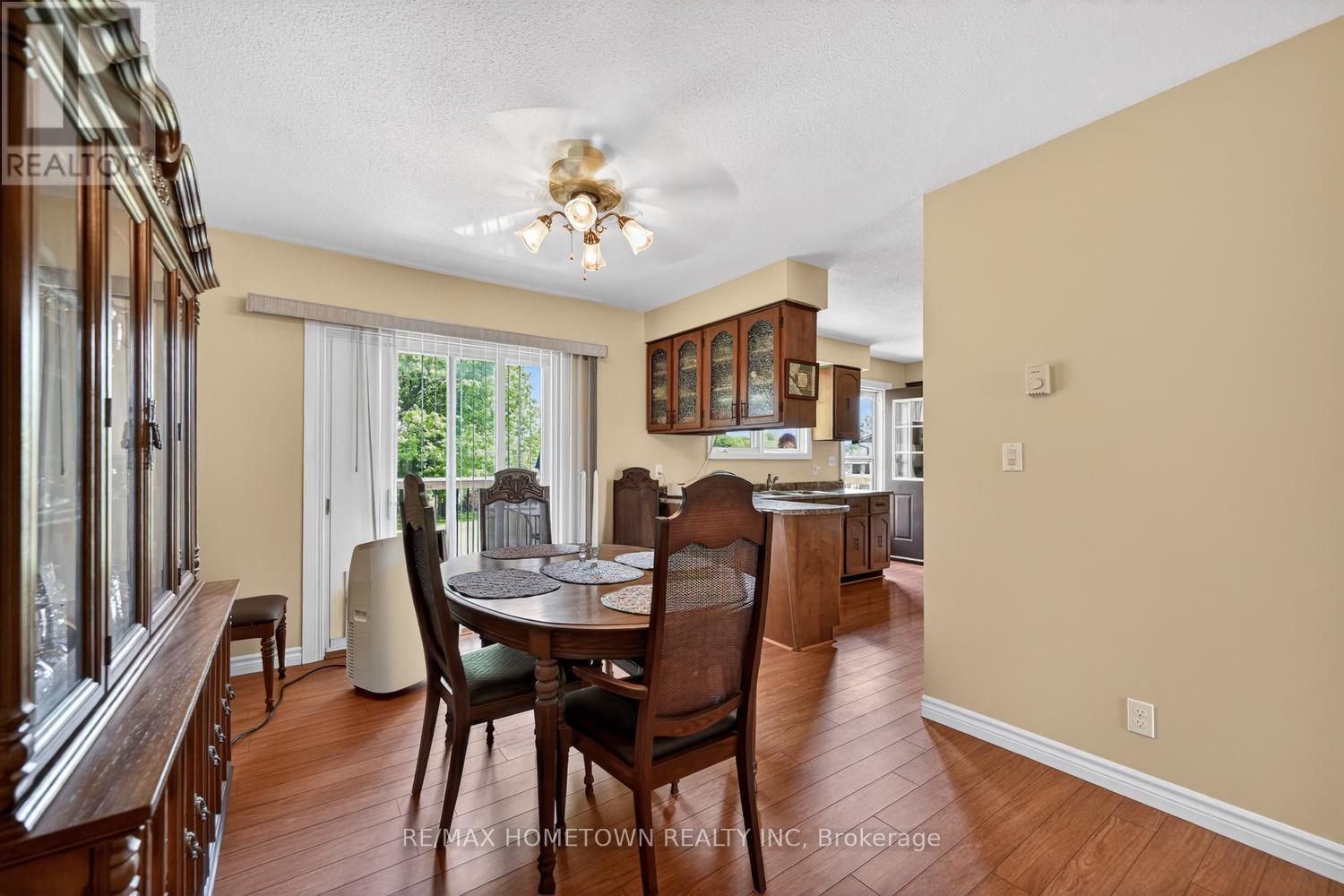 4523 Kilkenny Road, Elizabethtown-Kitley, ON - Indoor Photo Showing Dining Room