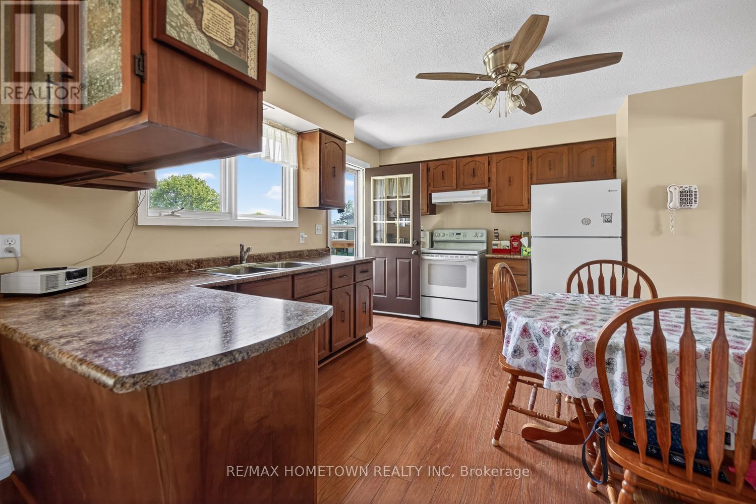 Eat in kitchen - 4523 Kilkenny Road, Elizabethtown-Kitley, ON - Indoor Photo Showing Kitchen With Double Sink