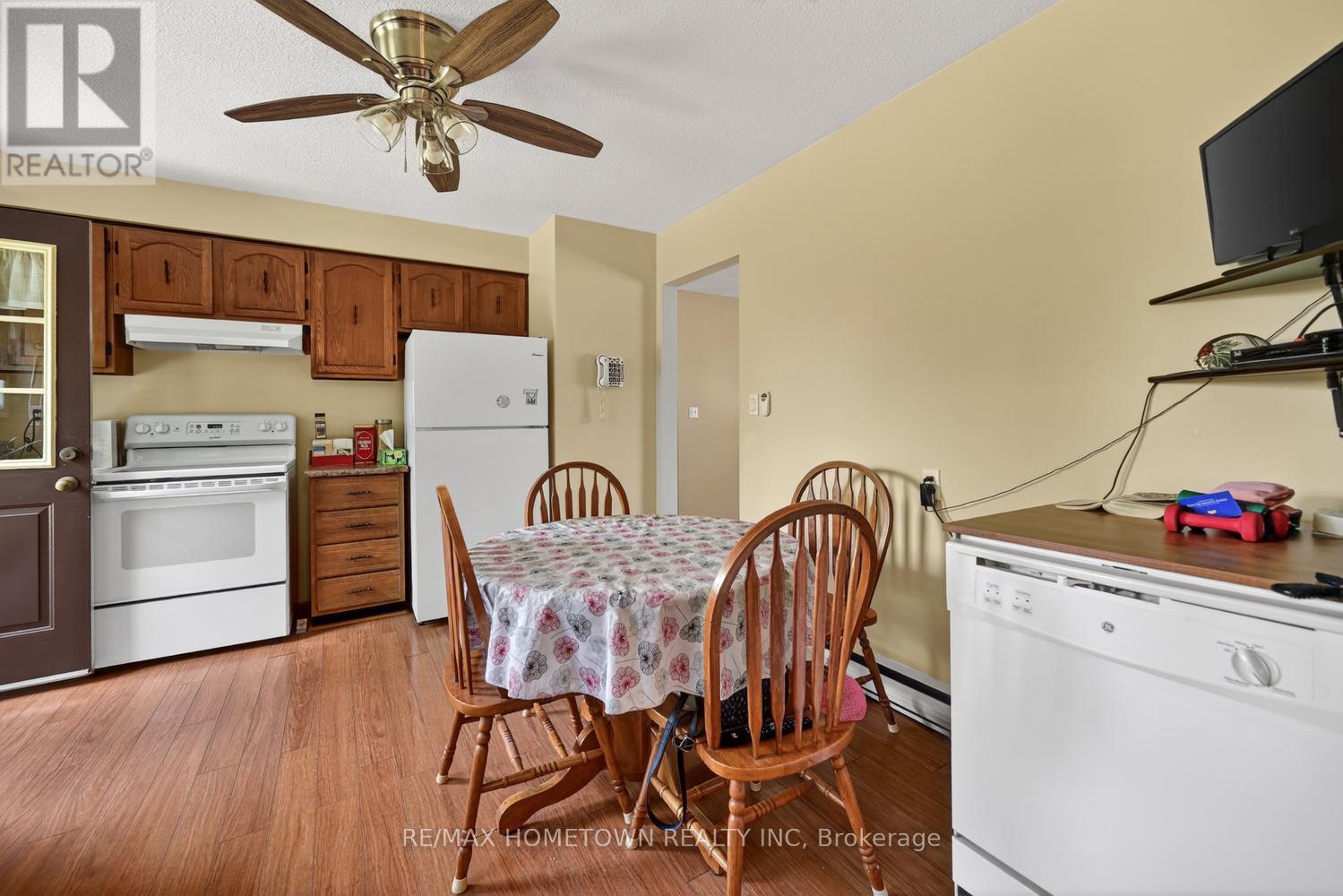 4523 Kilkenny Road, Elizabethtown-Kitley, ON - Indoor Photo Showing Kitchen