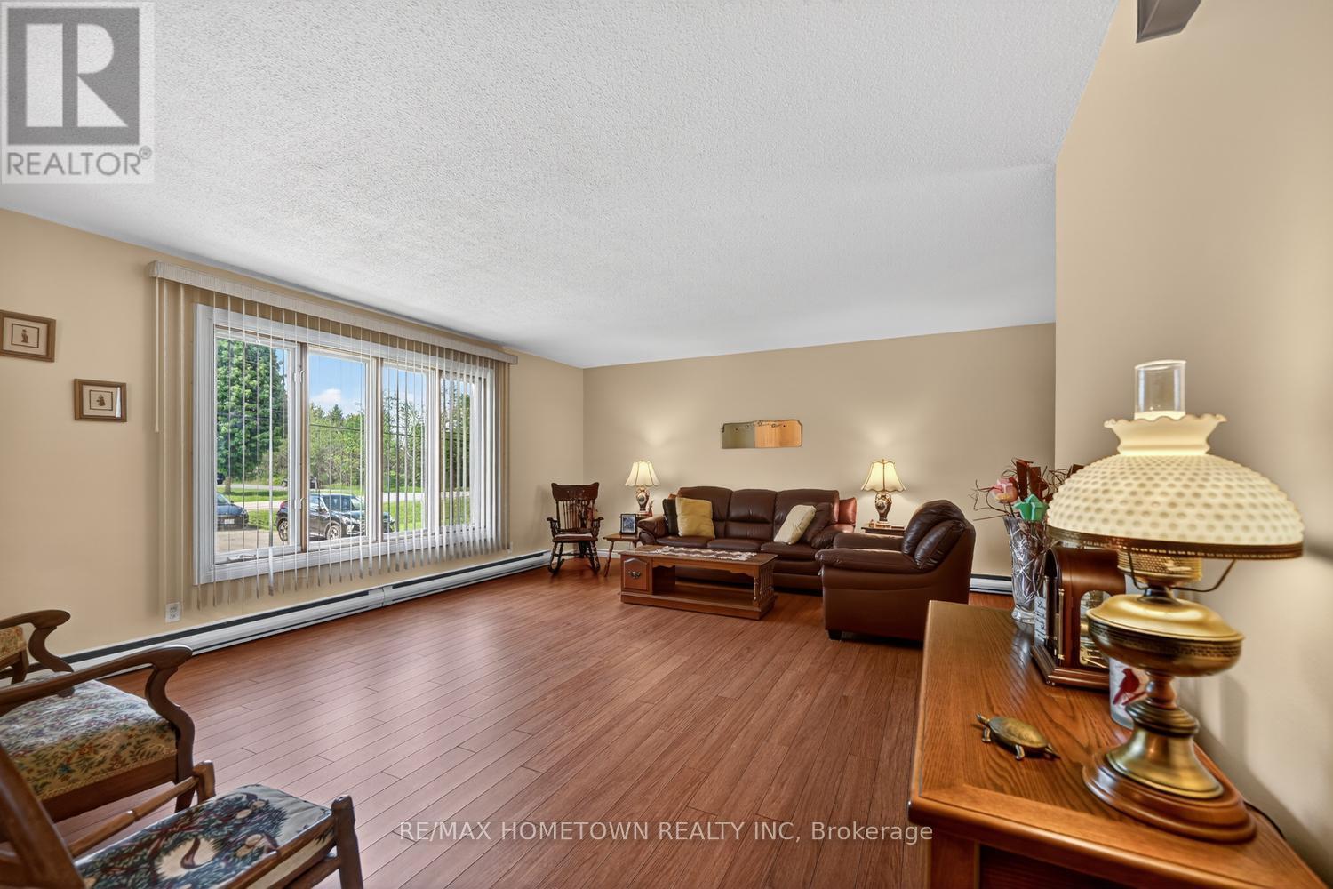 Living Room - 4523 Kilkenny Road, Elizabethtown-Kitley, ON - Indoor Photo Showing Living Room