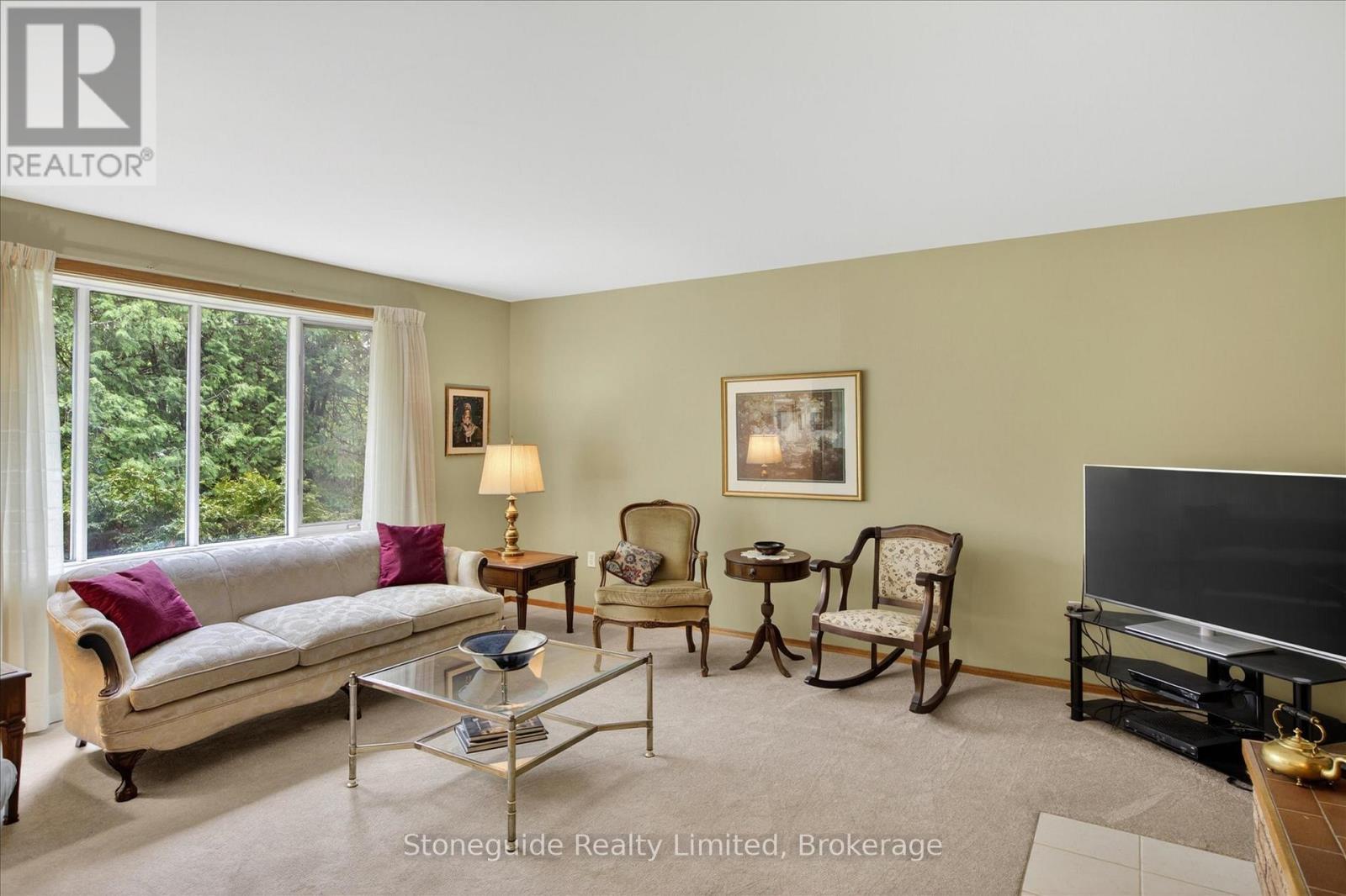 3786 Hwy 28 Highway, Douro-Dummer, ON - Indoor Photo Showing Living Room