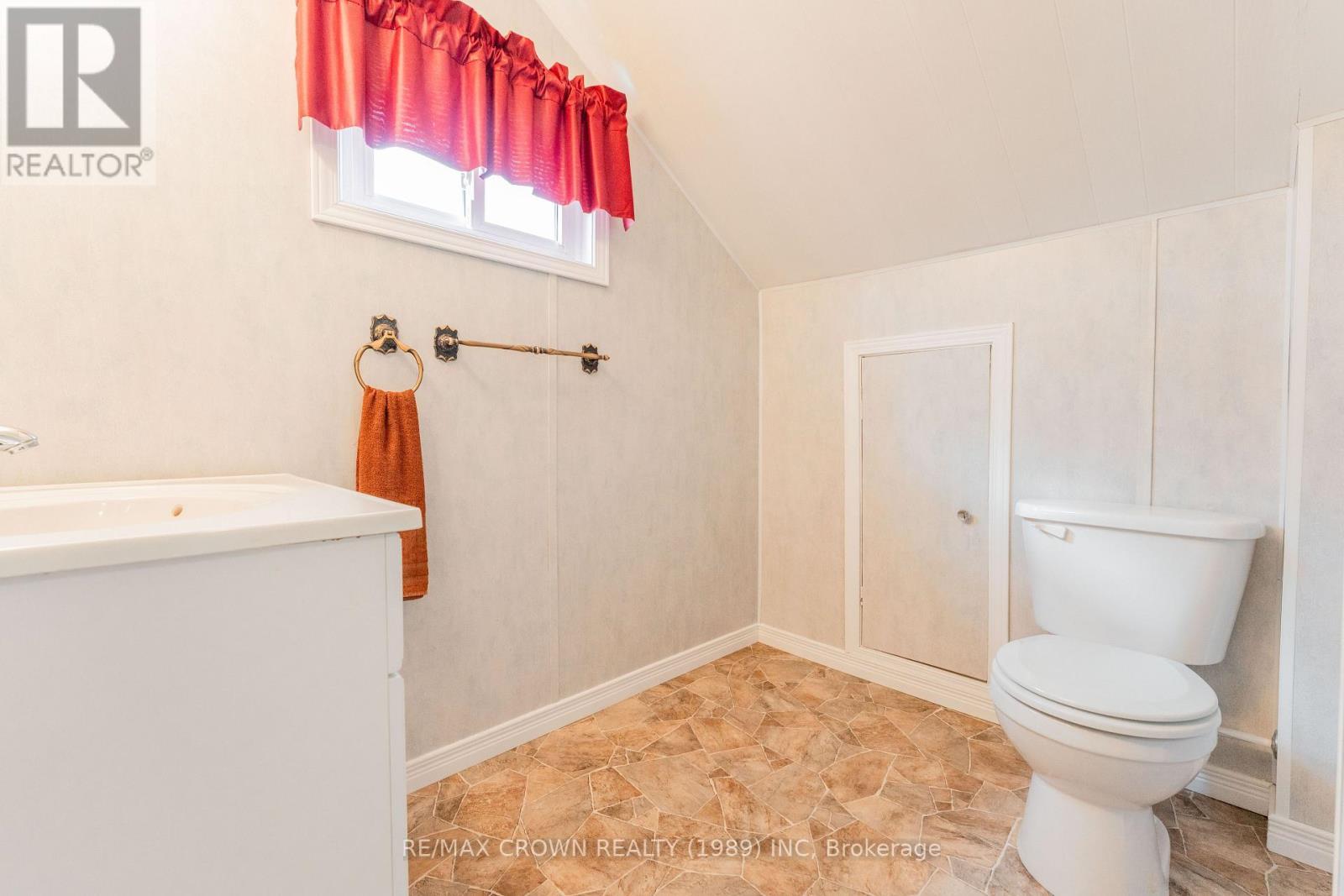 32 Frontenac Crescent, Kapuskasing, ON - Indoor Photo Showing Bathroom
