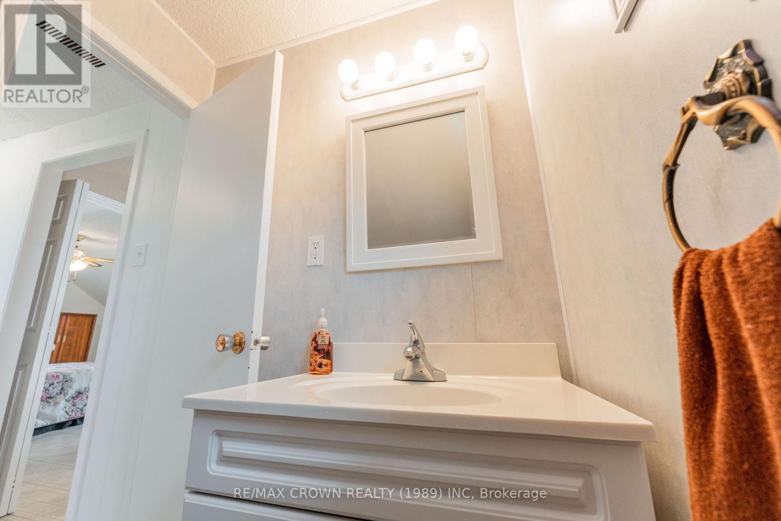 32 Frontenac Crescent, Kapuskasing, ON - Indoor Photo Showing Bathroom