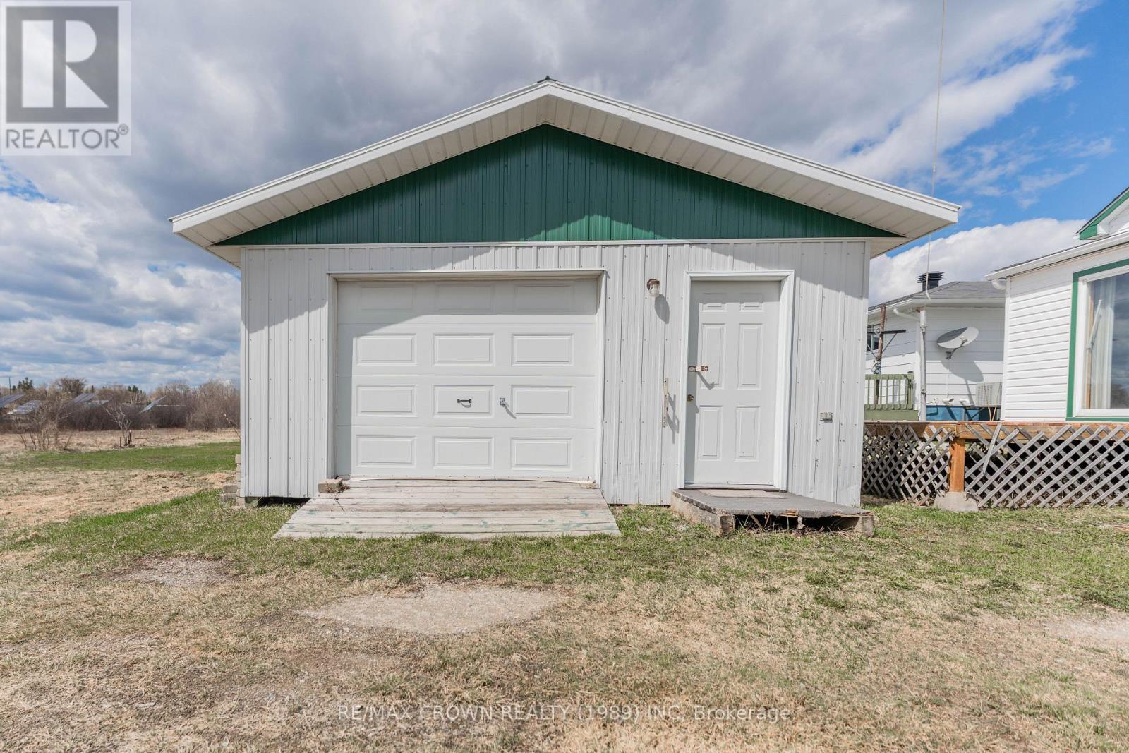 32 Frontenac Crescent, Kapuskasing, ON - Outdoor With Exterior