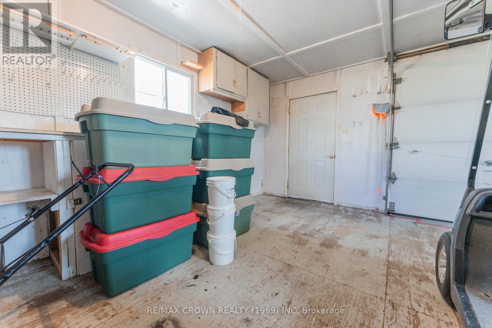 32 Frontenac Crescent, Kapuskasing, ON - Indoor Photo Showing Garage