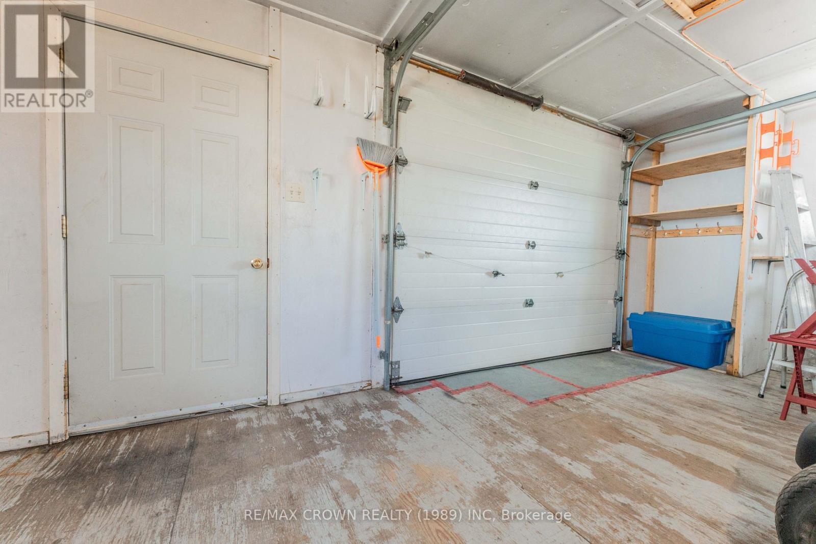 32 Frontenac Crescent, Kapuskasing, ON - Indoor Photo Showing Garage