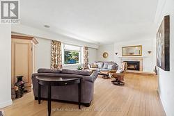 Bright living rm and gas fireplace w/custom hearth -