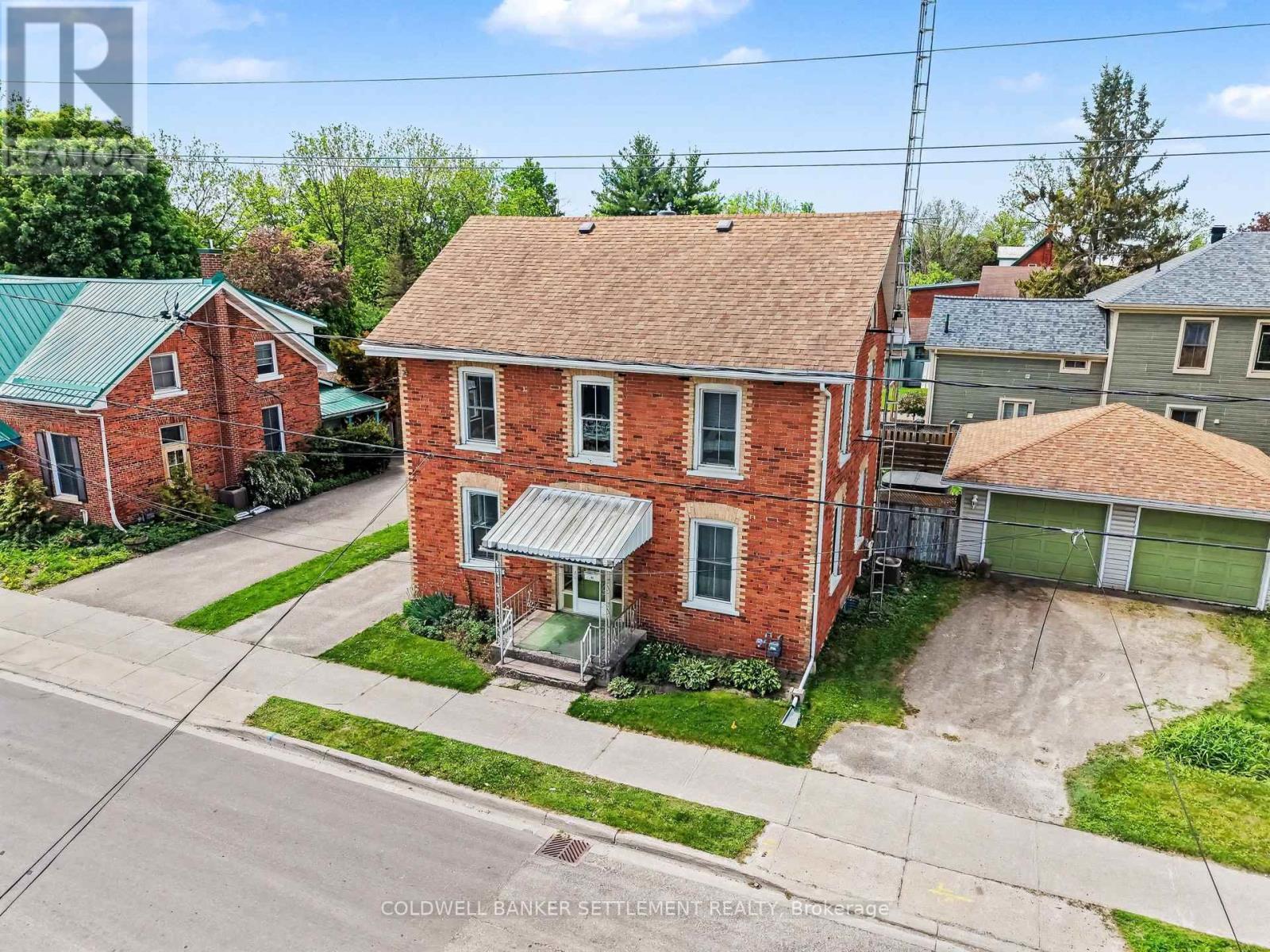 56 Drummond Street E, Perth, ON - Outdoor
