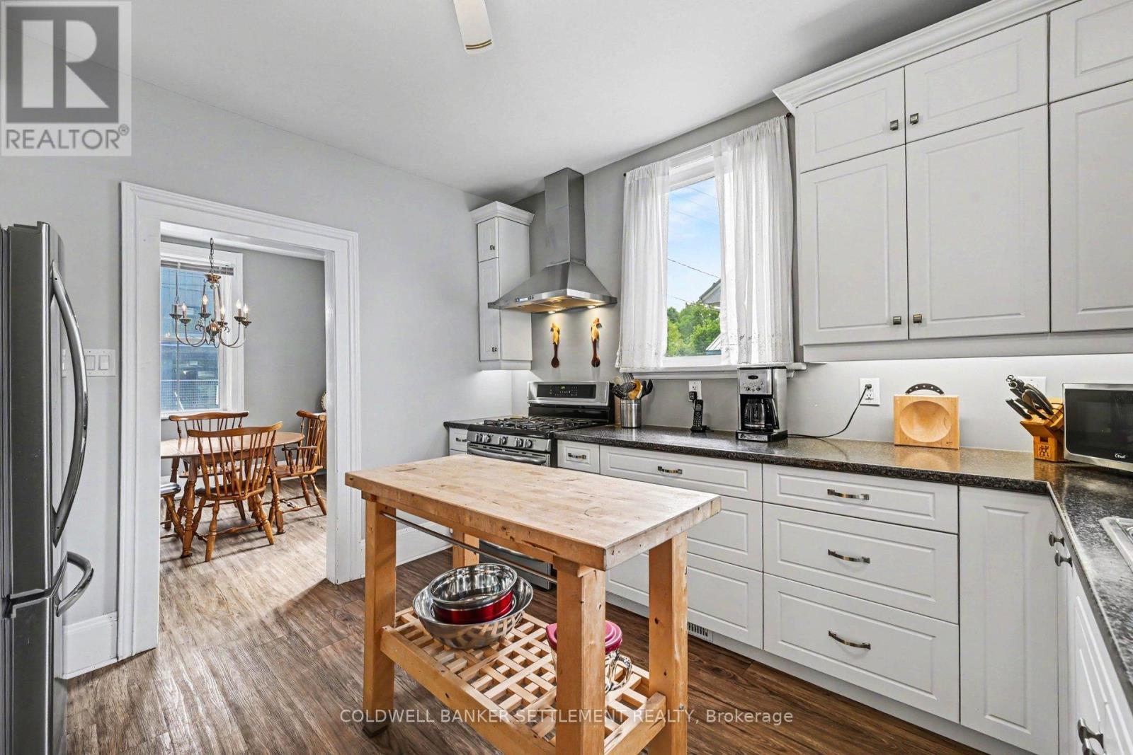 56 Drummond Street E, Perth, ON - Indoor Photo Showing Kitchen