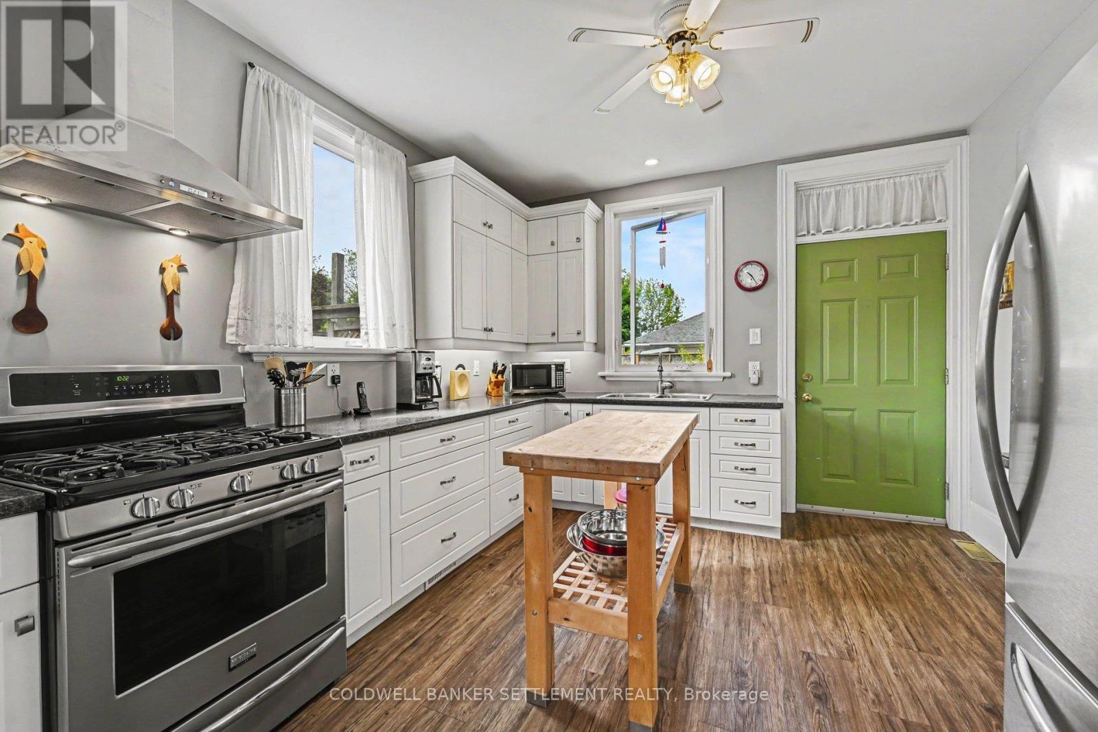 56 Drummond Street E, Perth, ON - Indoor Photo Showing Kitchen