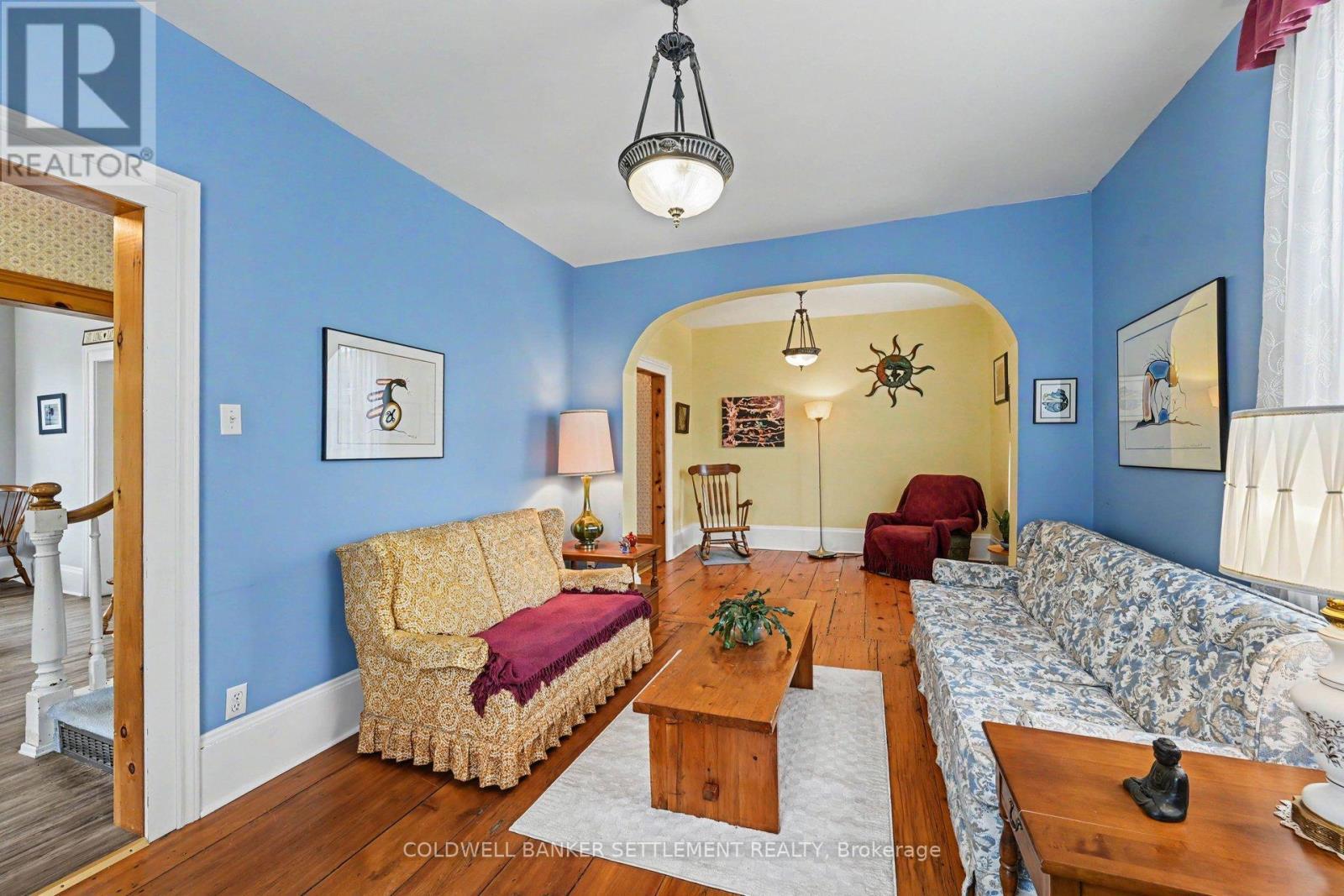 56 Drummond Street E, Perth, ON - Indoor Photo Showing Living Room