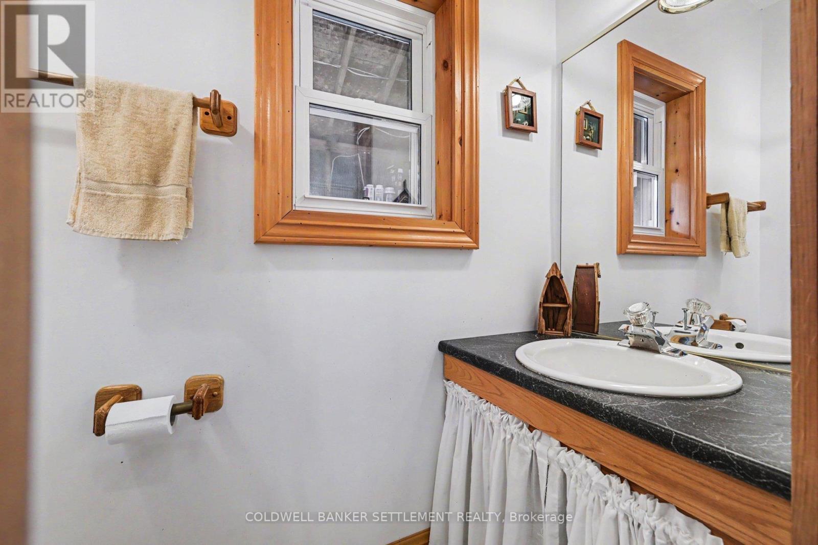 56 Drummond Street E, Perth, ON - Indoor Photo Showing Bathroom