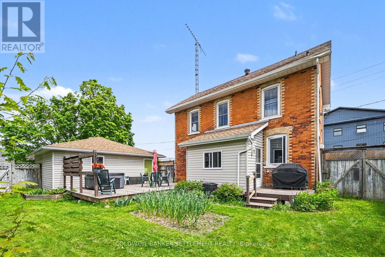 56 Drummond Street E, Perth, ON - Outdoor With Deck Patio Veranda