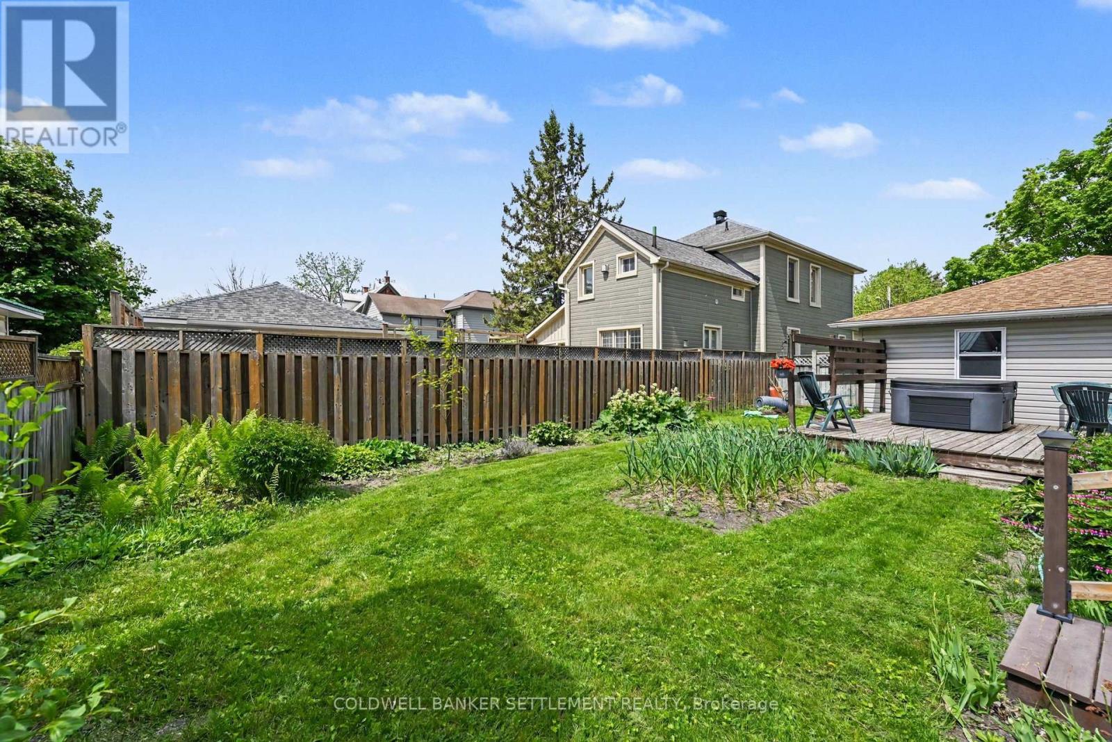 56 Drummond Street E, Perth, ON - Outdoor