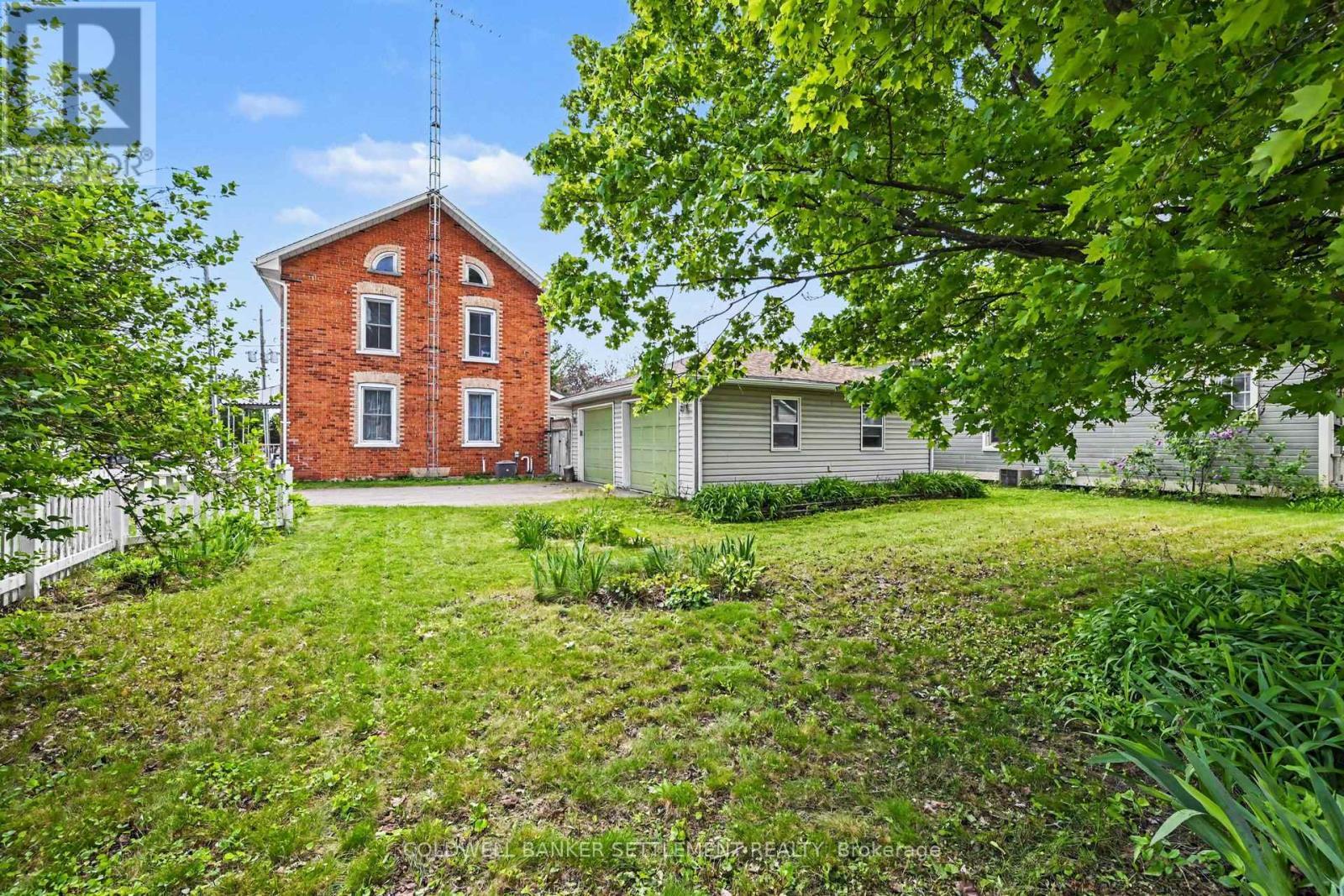 56 Drummond Street E, Perth, ON - Outdoor