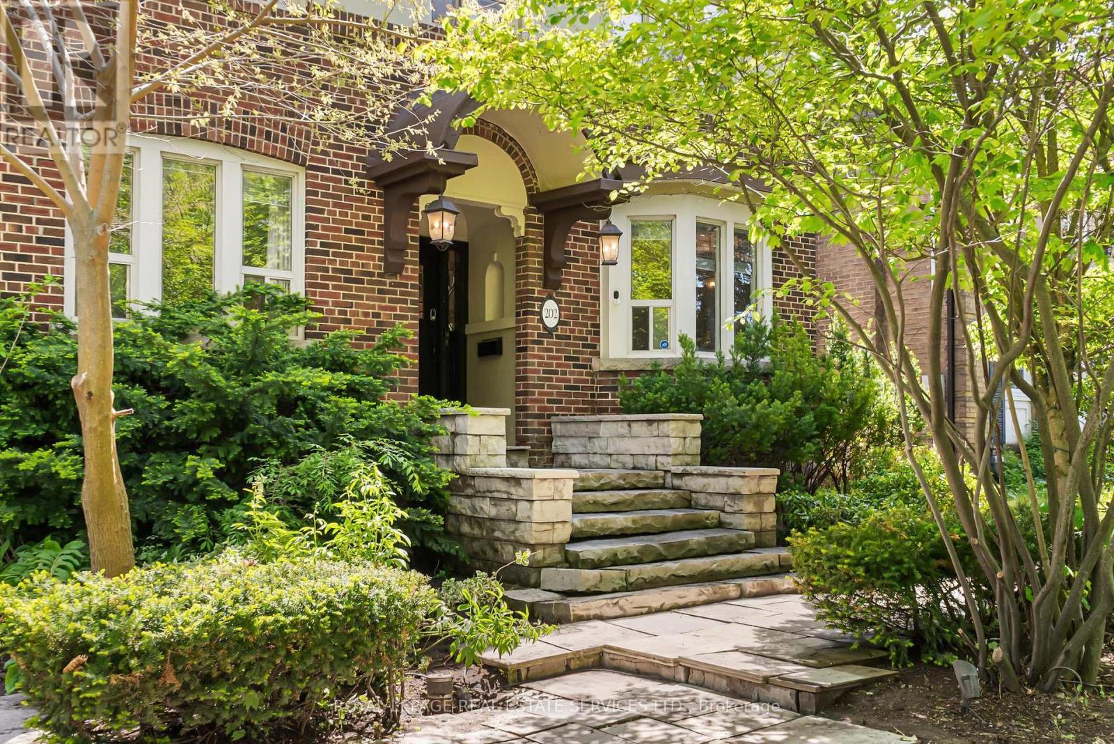 Timeless Charm in Prestigious Lawrence Park - 202 Dinnick Crescent, Toronto, ON