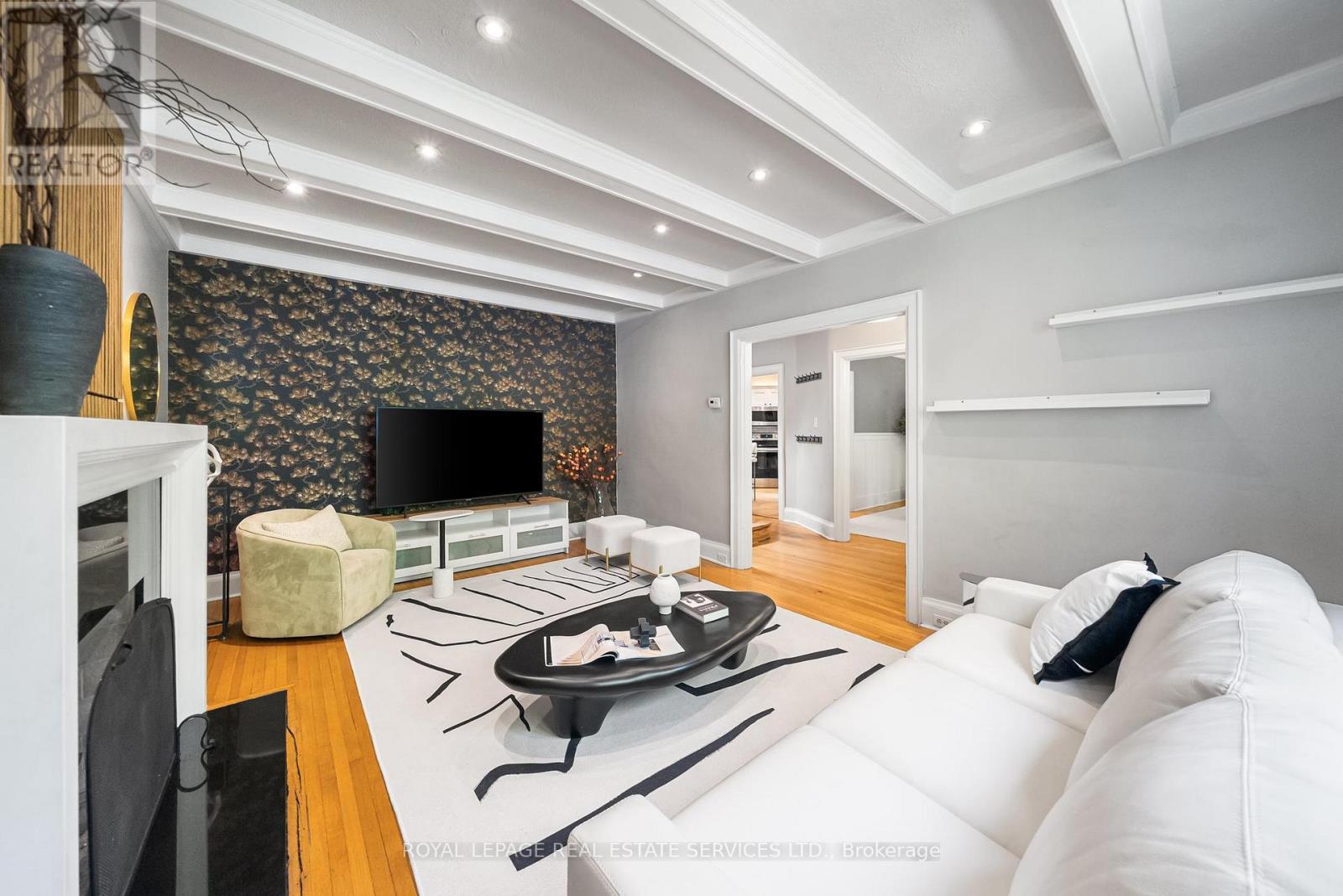 202 Dinnick Crescent, Toronto, ON