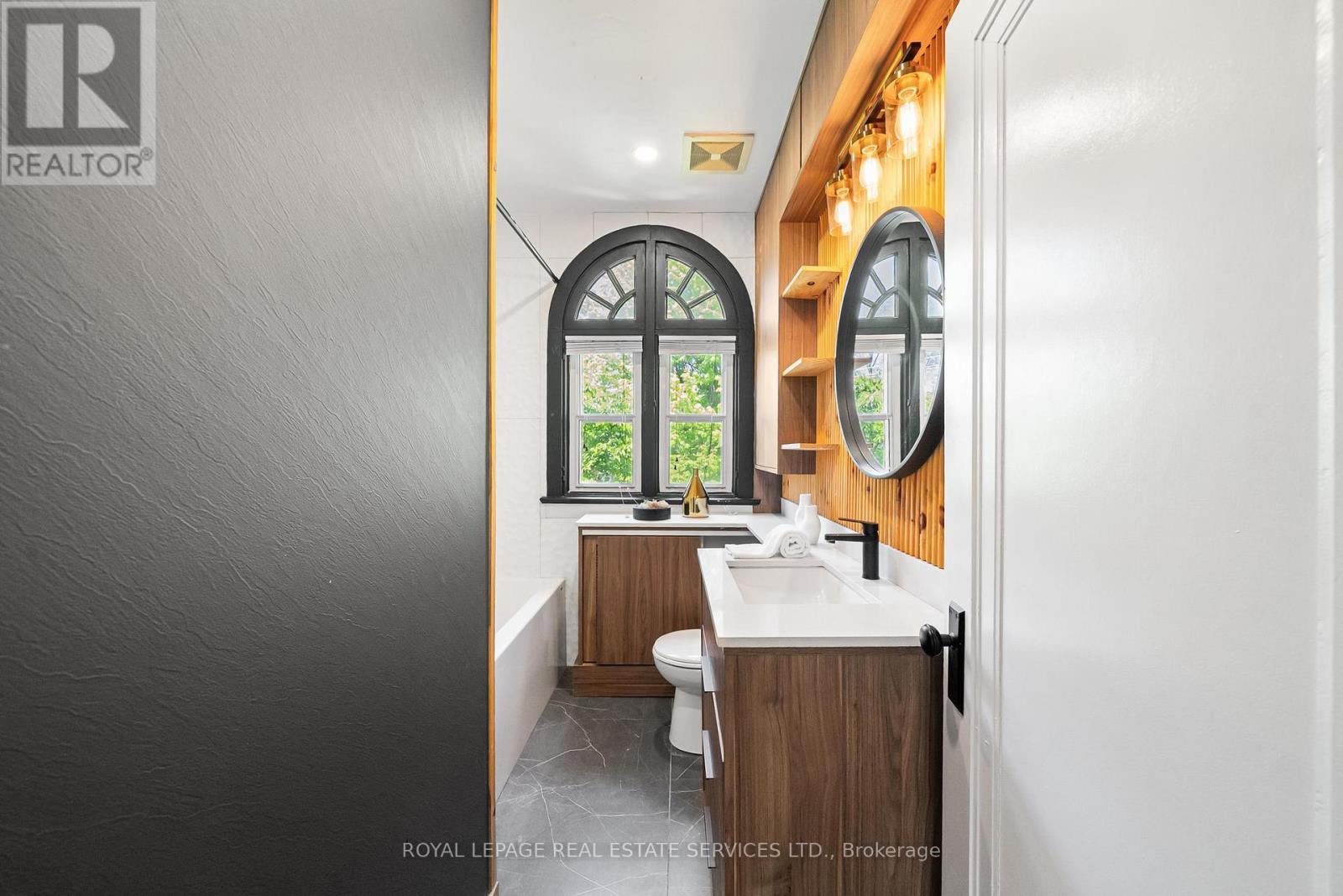 Upstairs Renovated Bathroom - 202 Dinnick Crescent, Toronto, ON