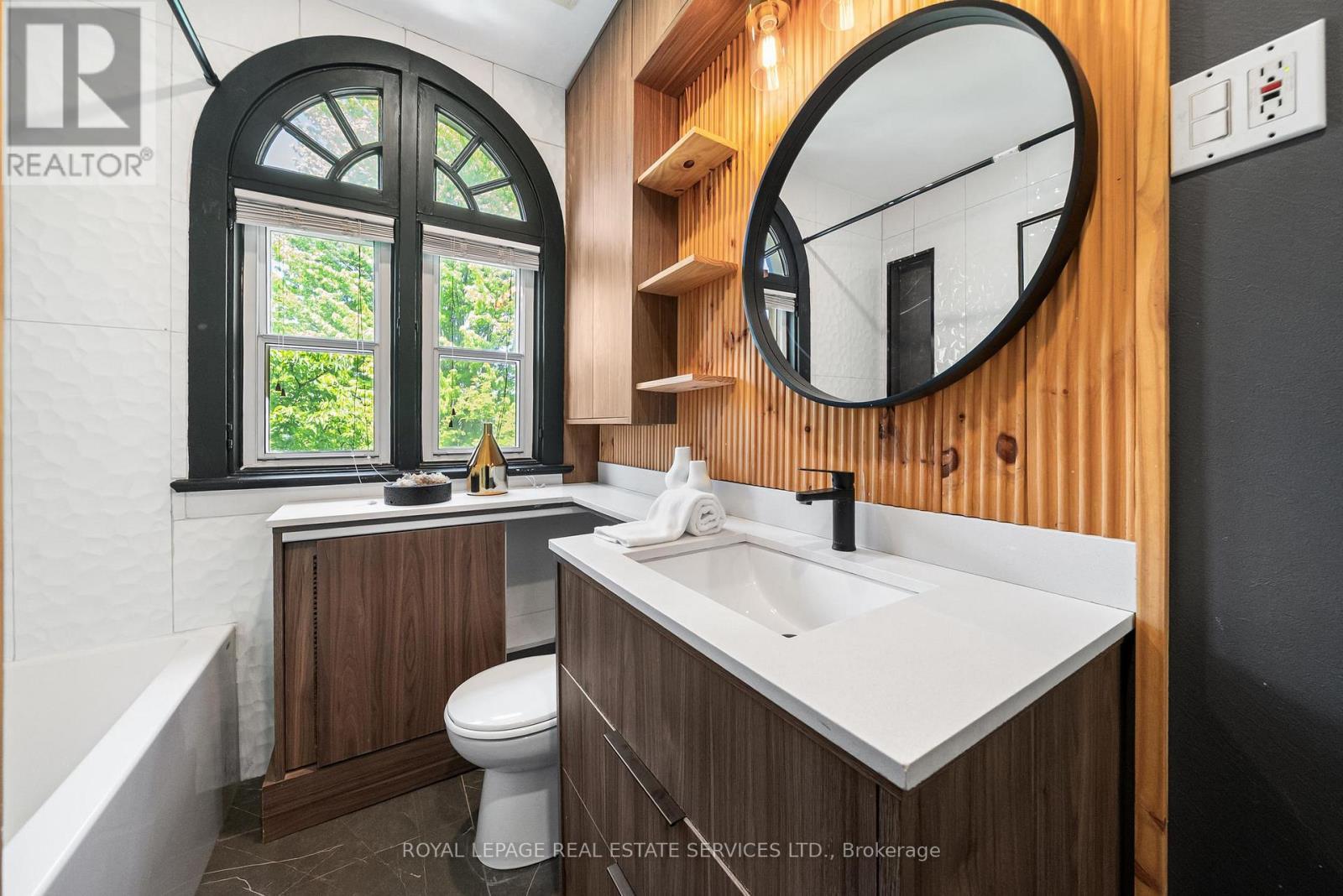 202 Dinnick Crescent, Toronto, ON