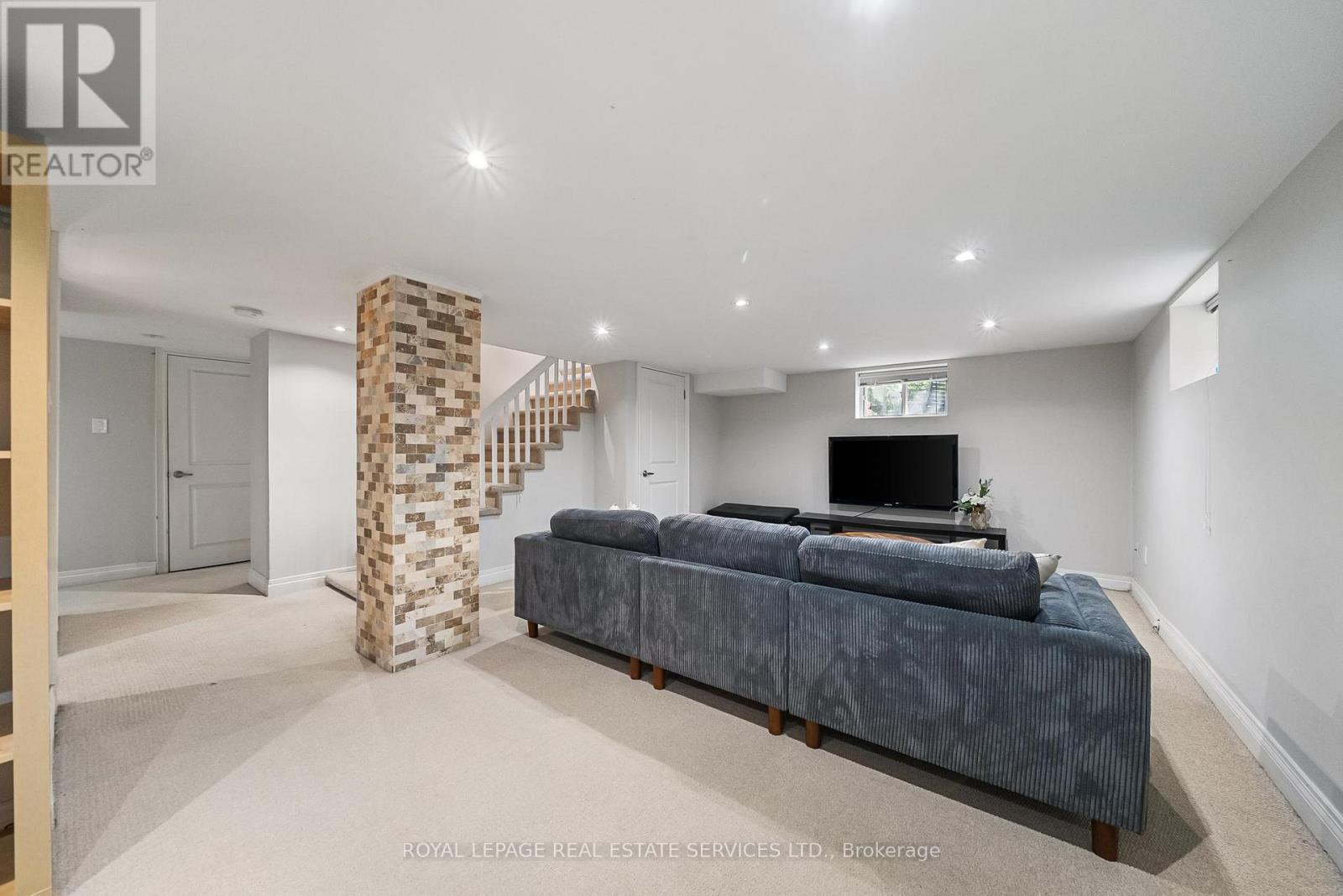 202 Dinnick Crescent, Toronto, ON