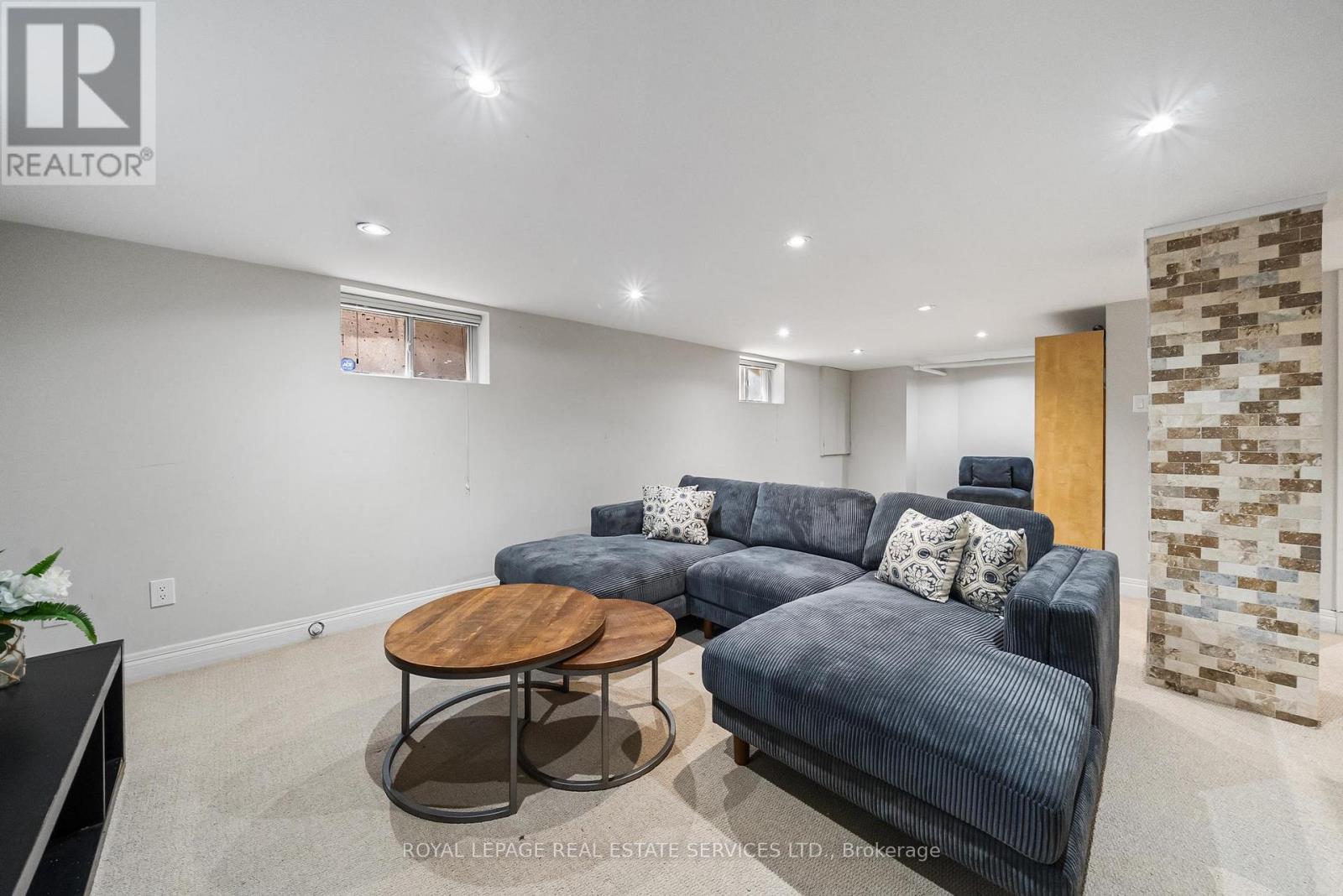 202 Dinnick Crescent, Toronto, ON
