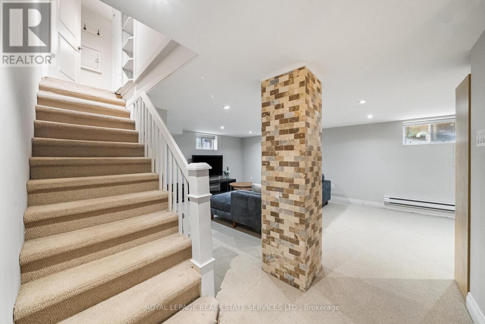 202 Dinnick Crescent, Toronto, ON