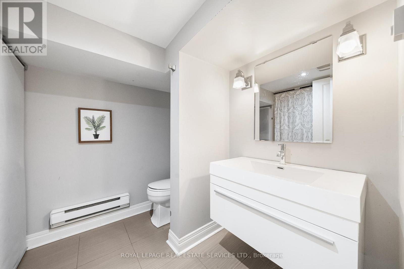 Full 4-Piece Basement Bathroom - 202 Dinnick Crescent, Toronto, ON
