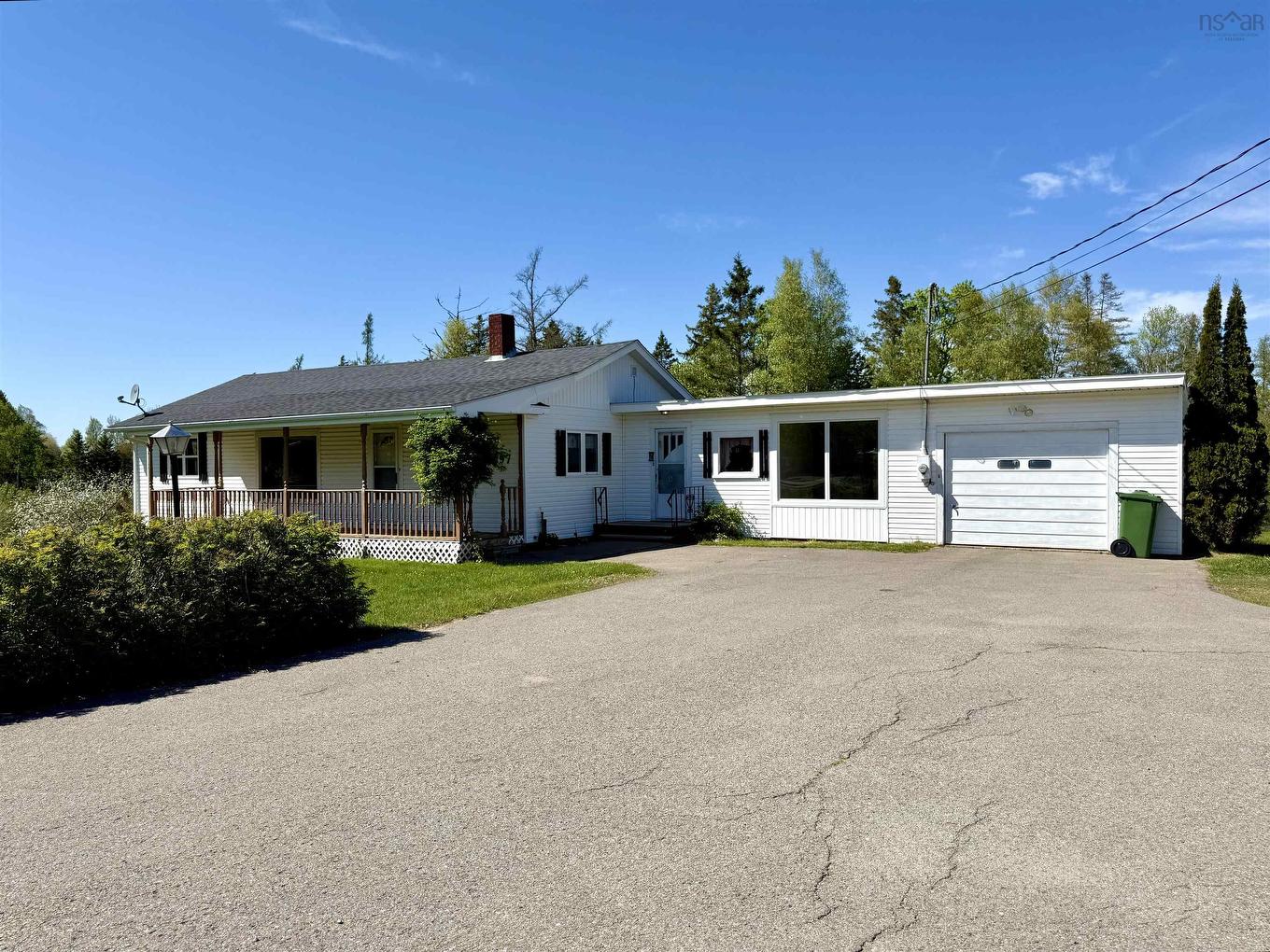 897 6 Highway, East Amherst, NS