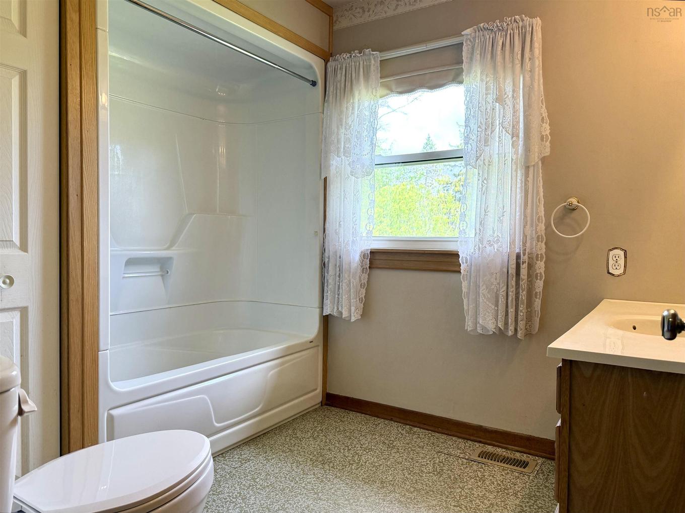 897 6 Highway, East Amherst, NS