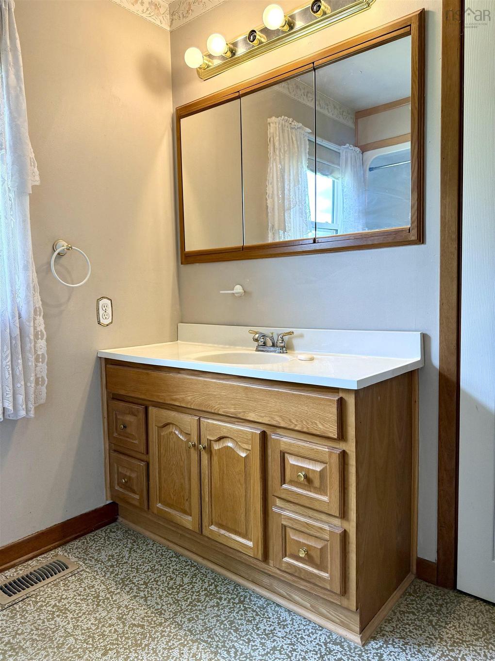 897 6 Highway, East Amherst, NS