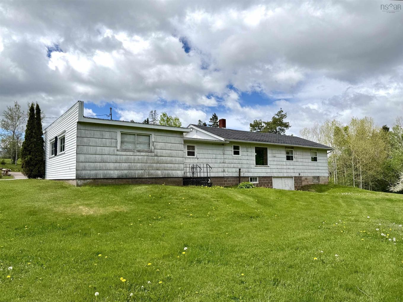 897 6 Highway, East Amherst, NS