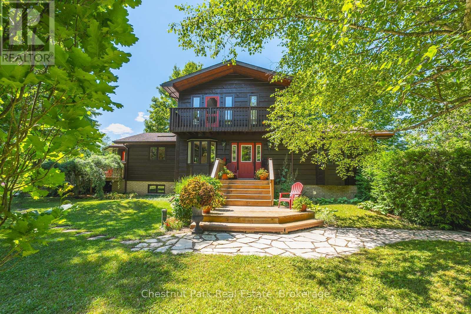 INVITING ENTRY WAY - 600380 Sideroad 50 N, Chatsworth, ON - Outdoor With Balcony