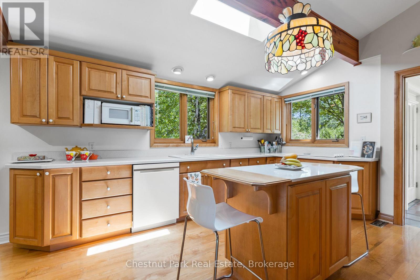 CENTRE ISLAND - 600380 Sideroad 50 N, Chatsworth, ON - Indoor Photo Showing Kitchen