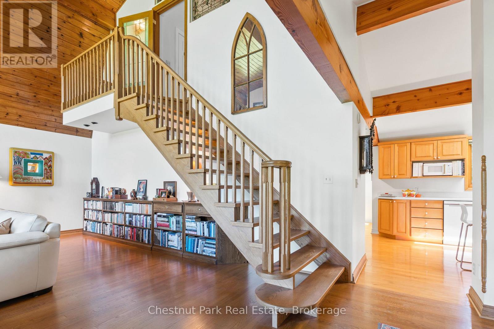 STAIRS TO PRIMARY SUITE - 600380 Sideroad 50 N, Chatsworth, ON - Indoor