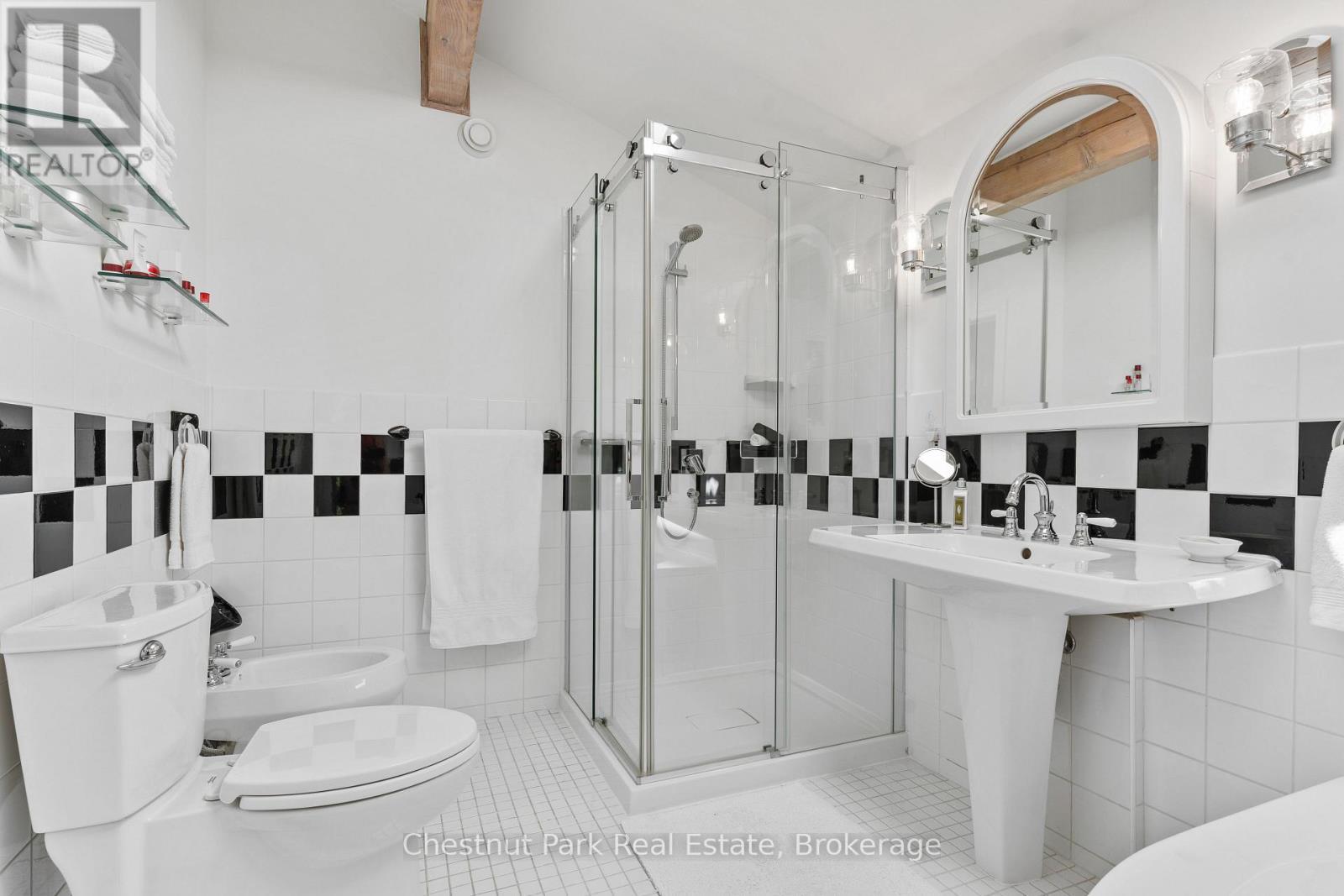 5 PC ENSUITE - 600380 Sideroad 50 N, Chatsworth, ON - Indoor Photo Showing Bathroom