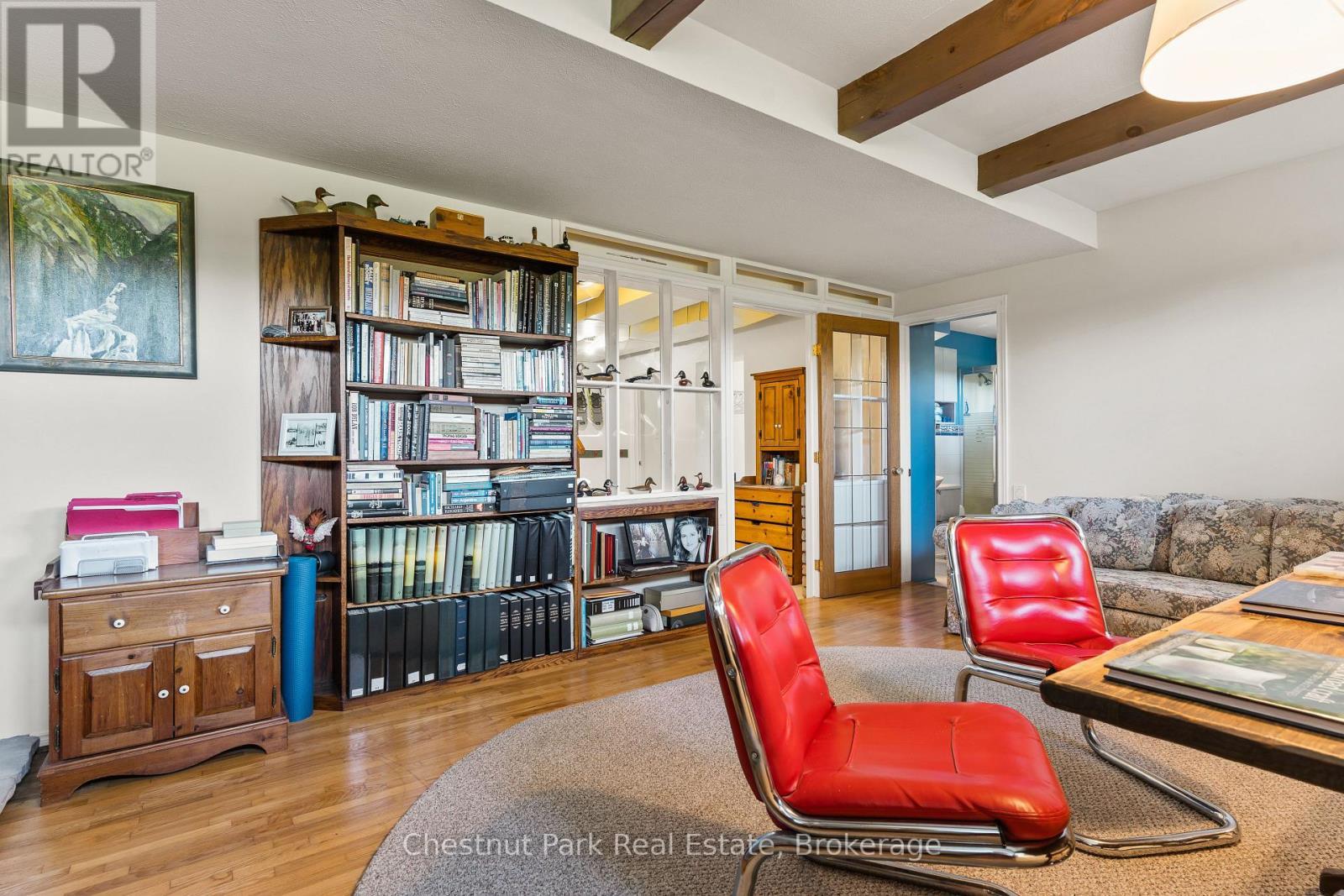 600380 Sideroad 50 N, Chatsworth, ON - Indoor Photo Showing Living Room