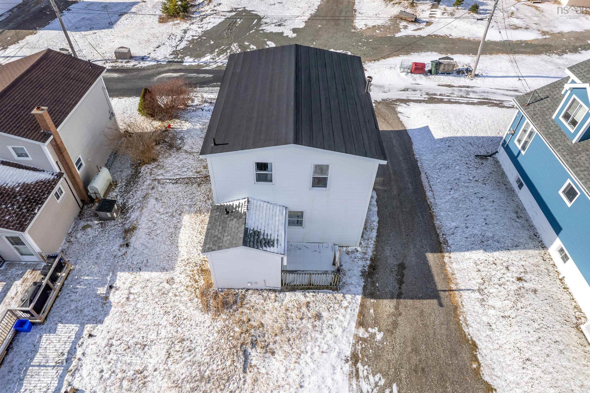 52 Pepperell Street, Louisbourg, NS