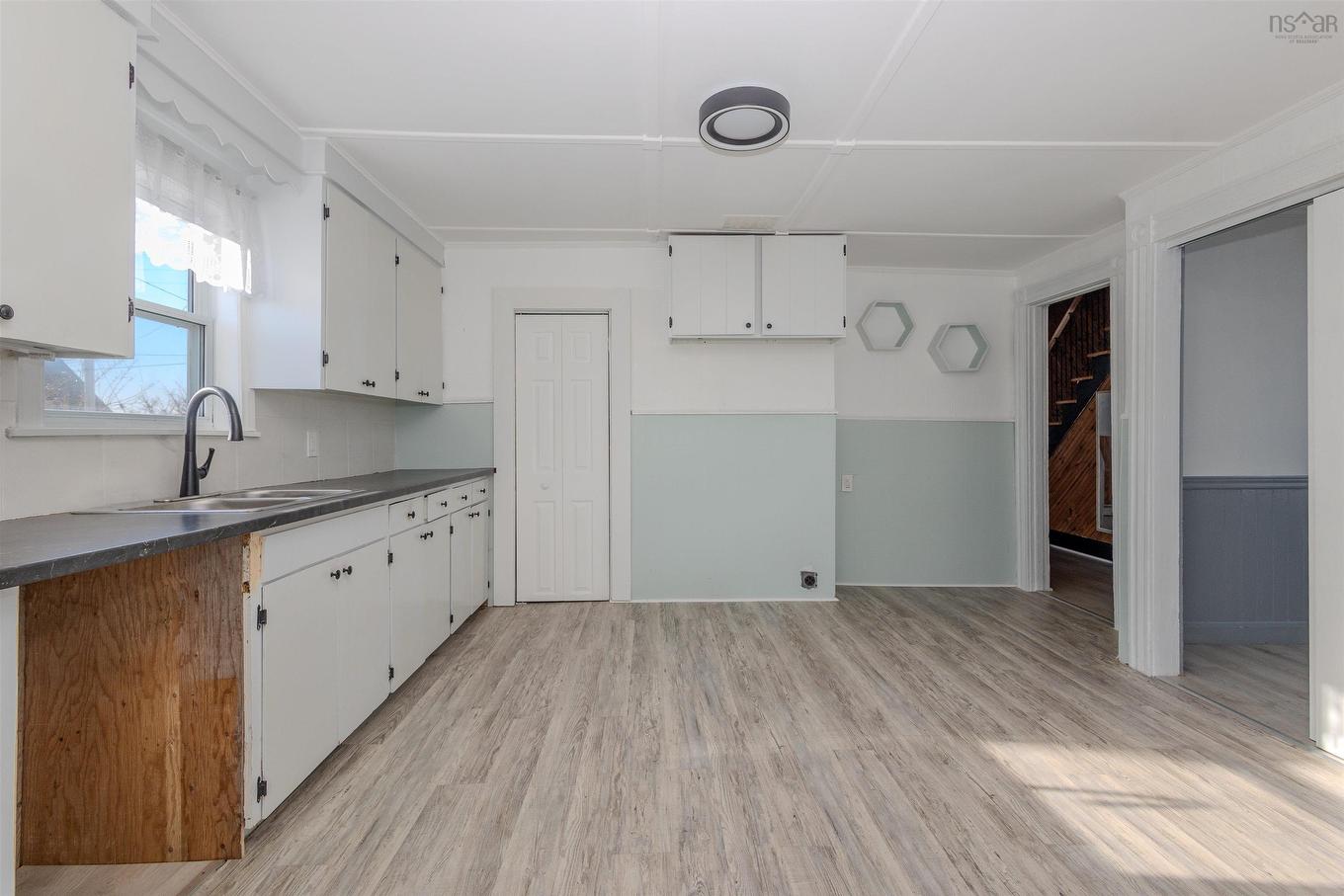 52 Pepperell Street, Louisbourg, NS