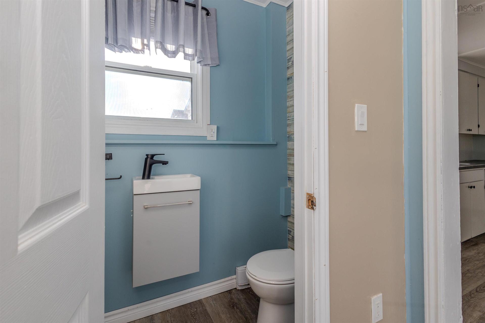 52 Pepperell Street, Louisbourg, NS