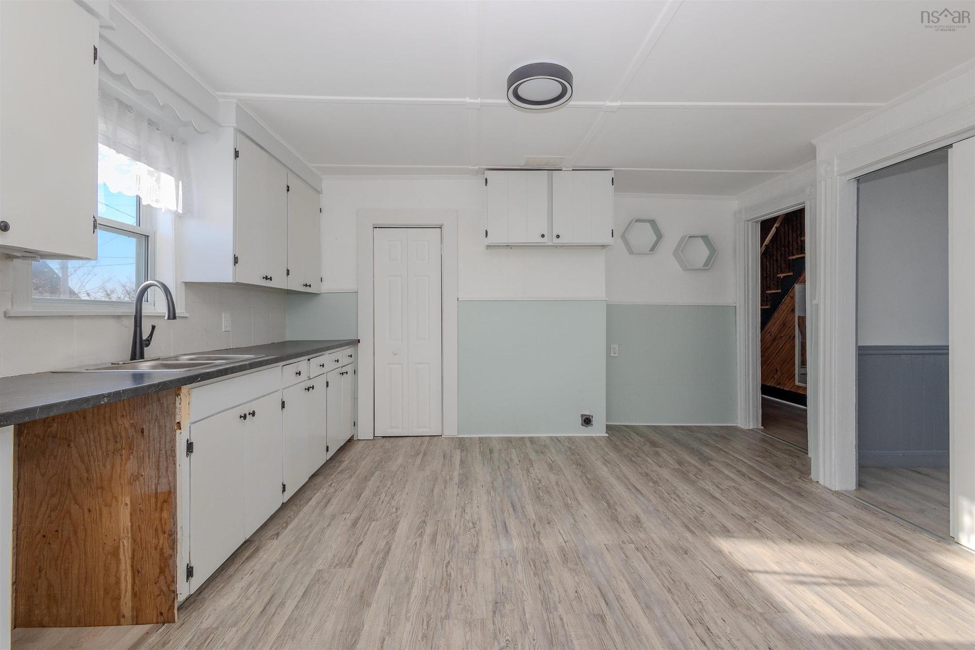 52 Pepperell Street, Louisbourg, NS