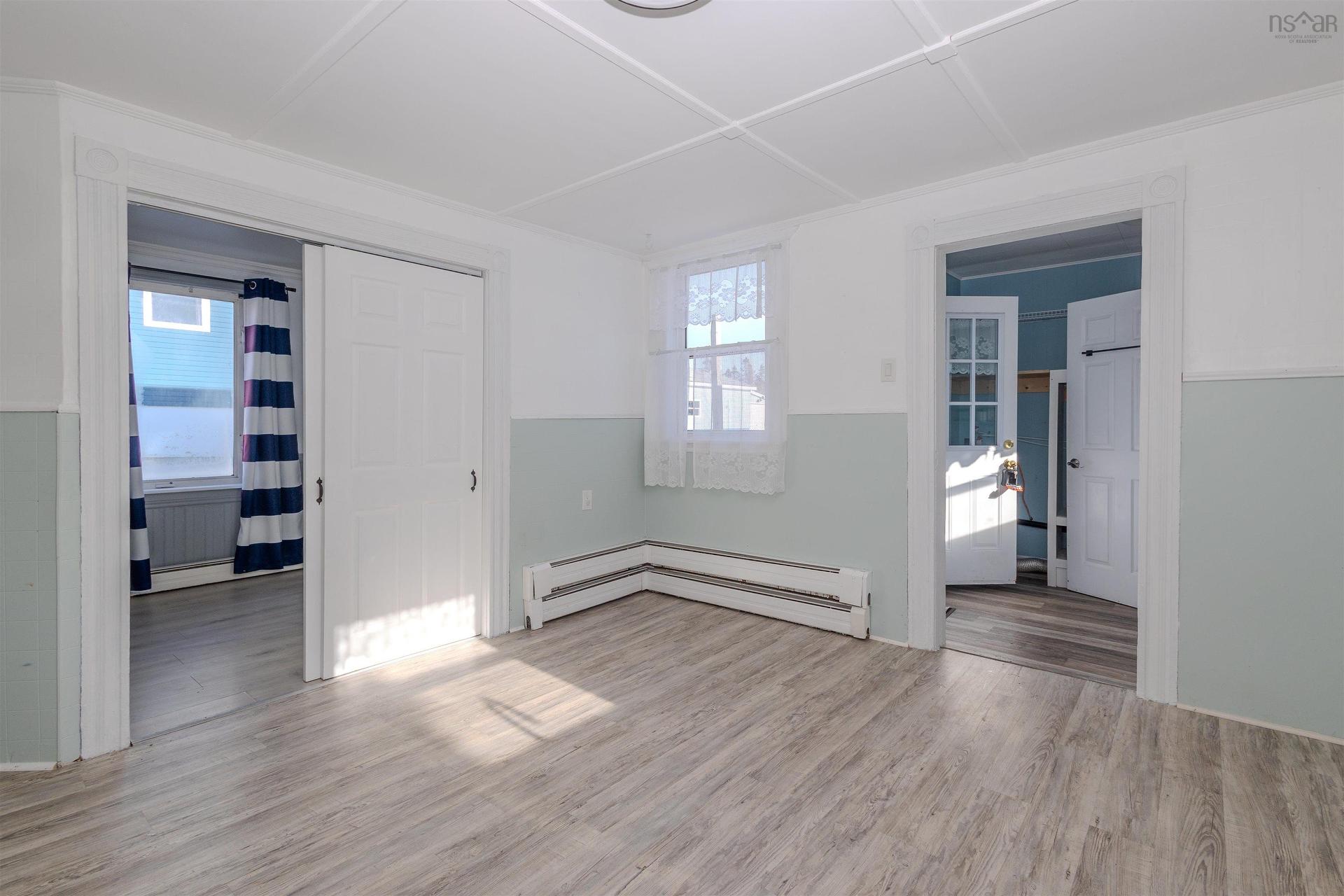 52 Pepperell Street, Louisbourg, NS