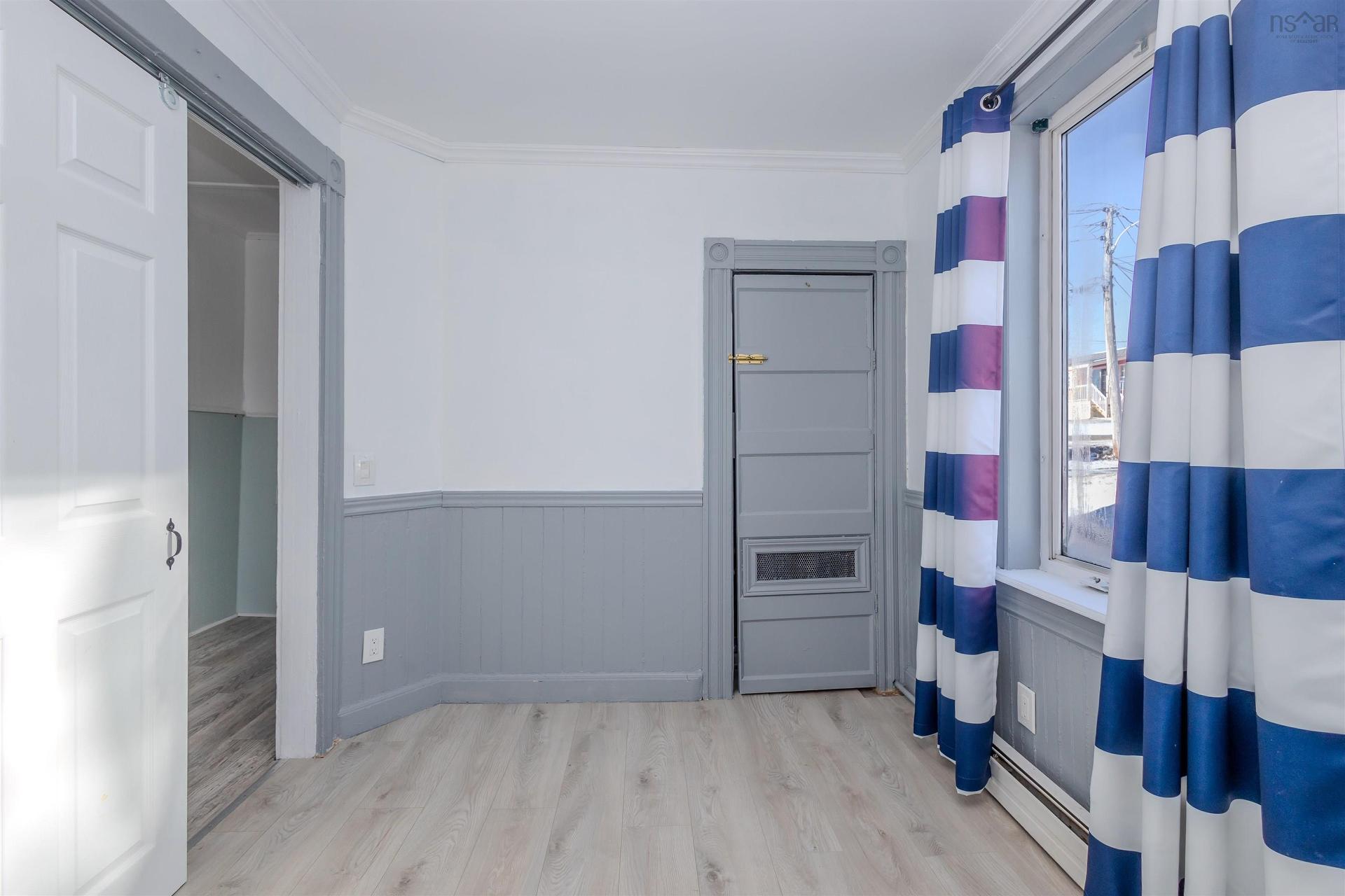 52 Pepperell Street, Louisbourg, NS