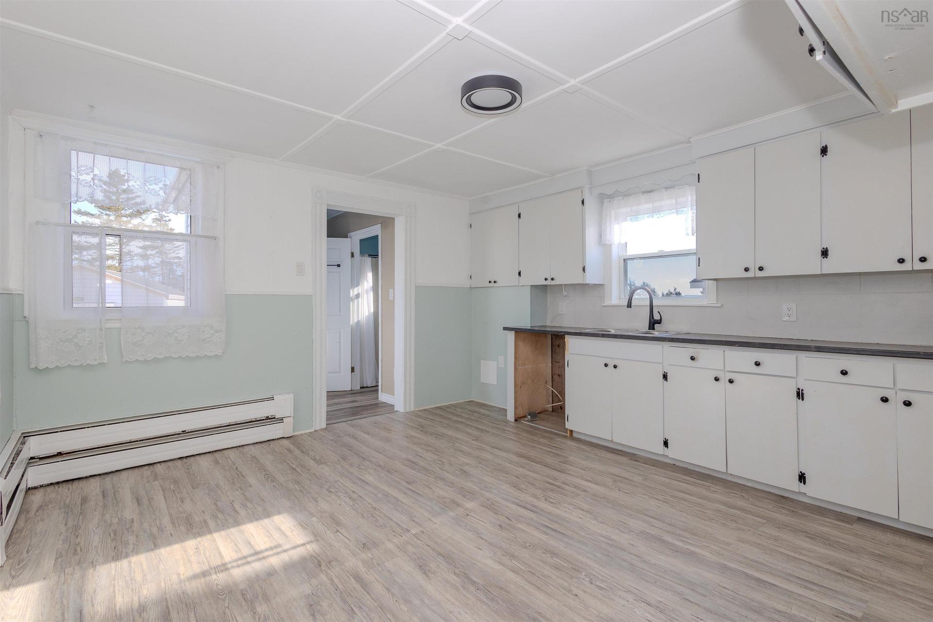 52 Pepperell Street, Louisbourg, NS